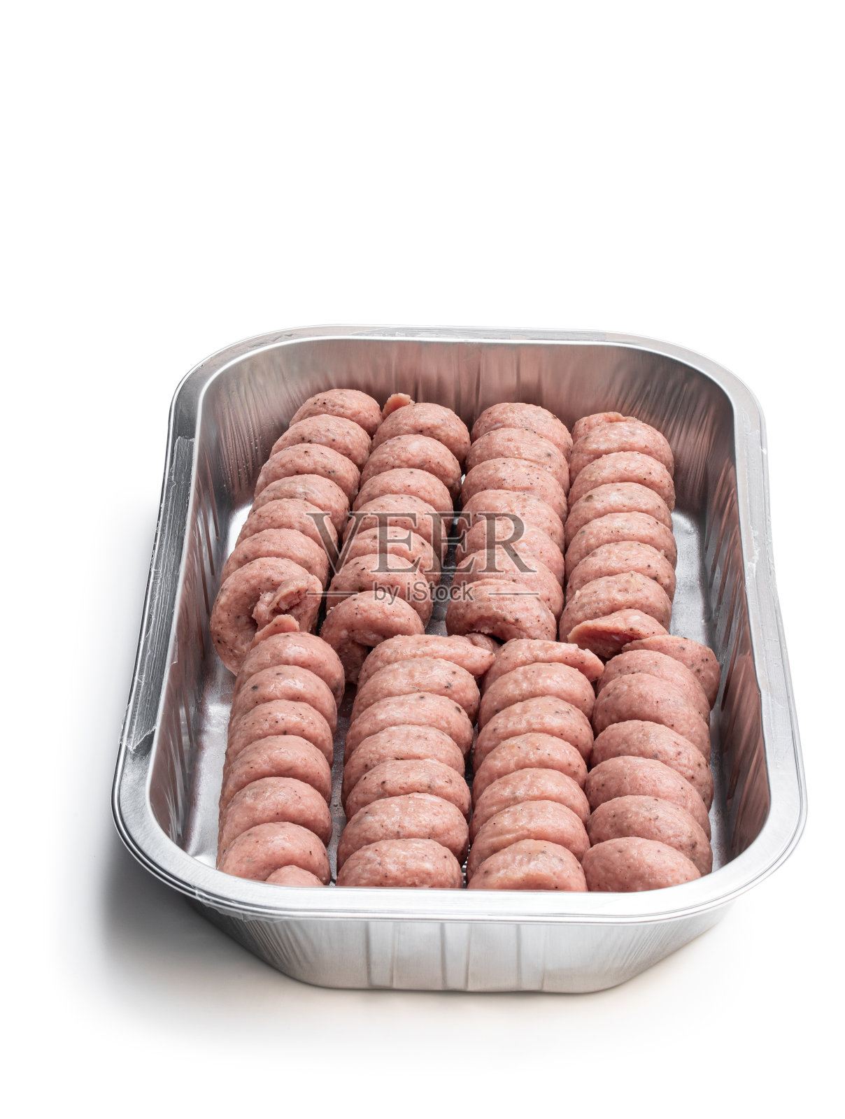 生螺旋香肠在箔盘上隔离白色照片摄影图片