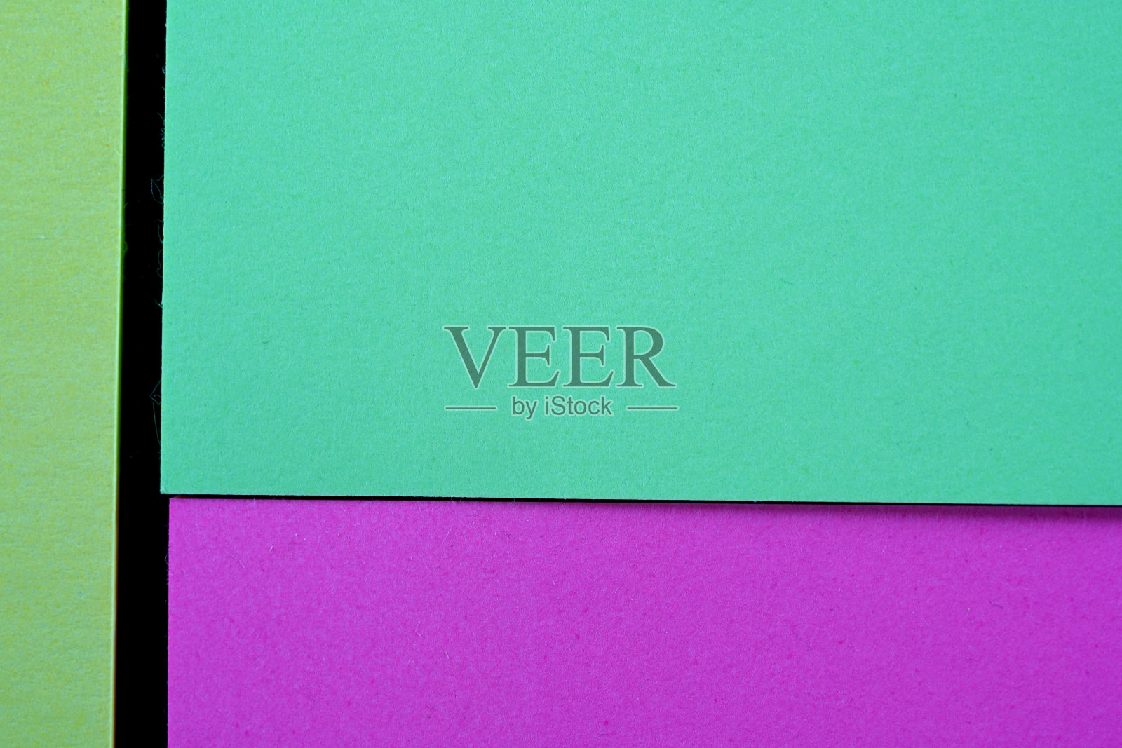 纸路标作为提醒，在工作室用闪光灯拍照照片摄影图片