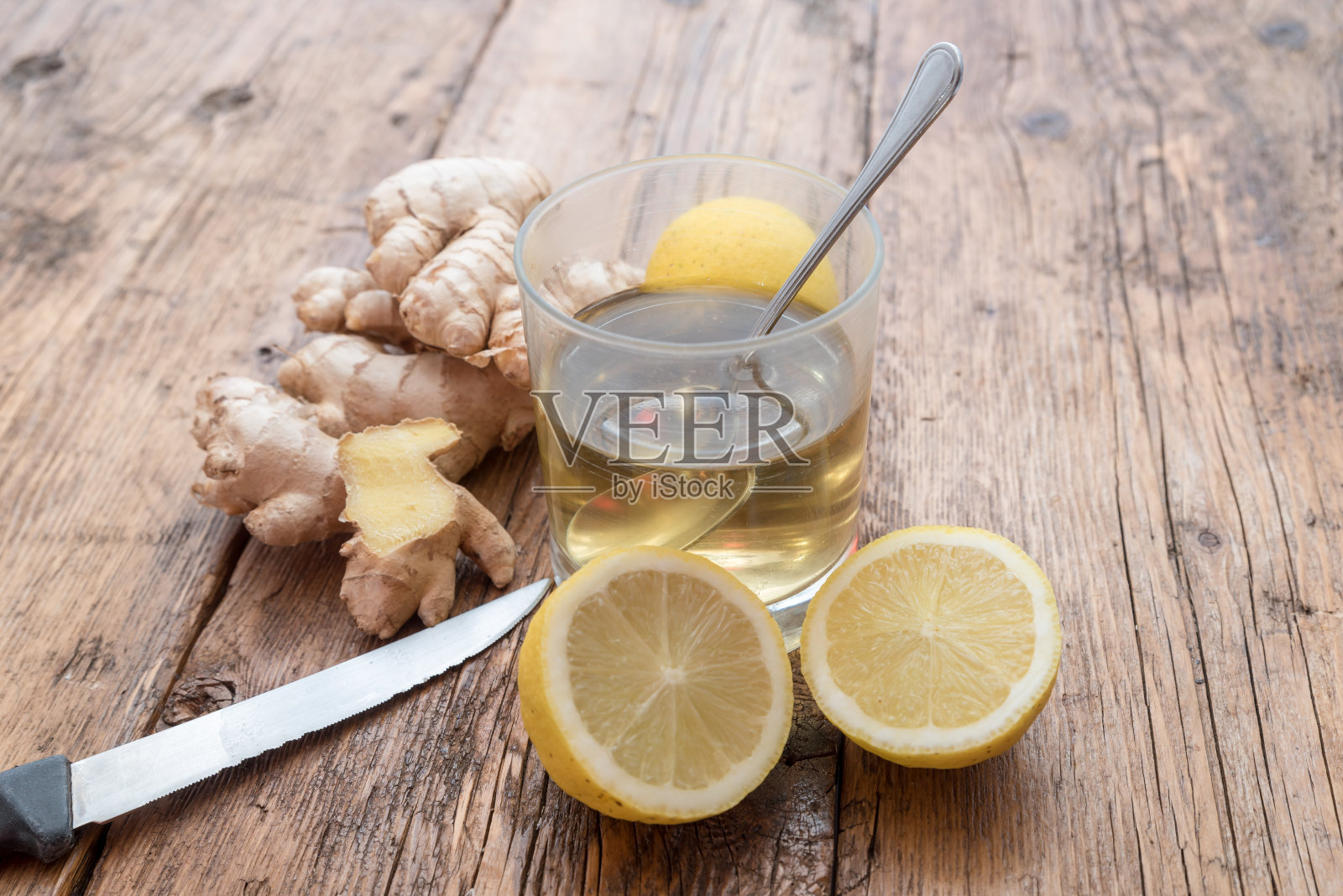 健康的草药茶与姜和柠檬照片摄影图片