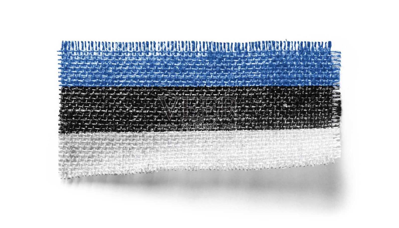 白色背景上一块布上的爱沙尼亚国旗照片摄影图片