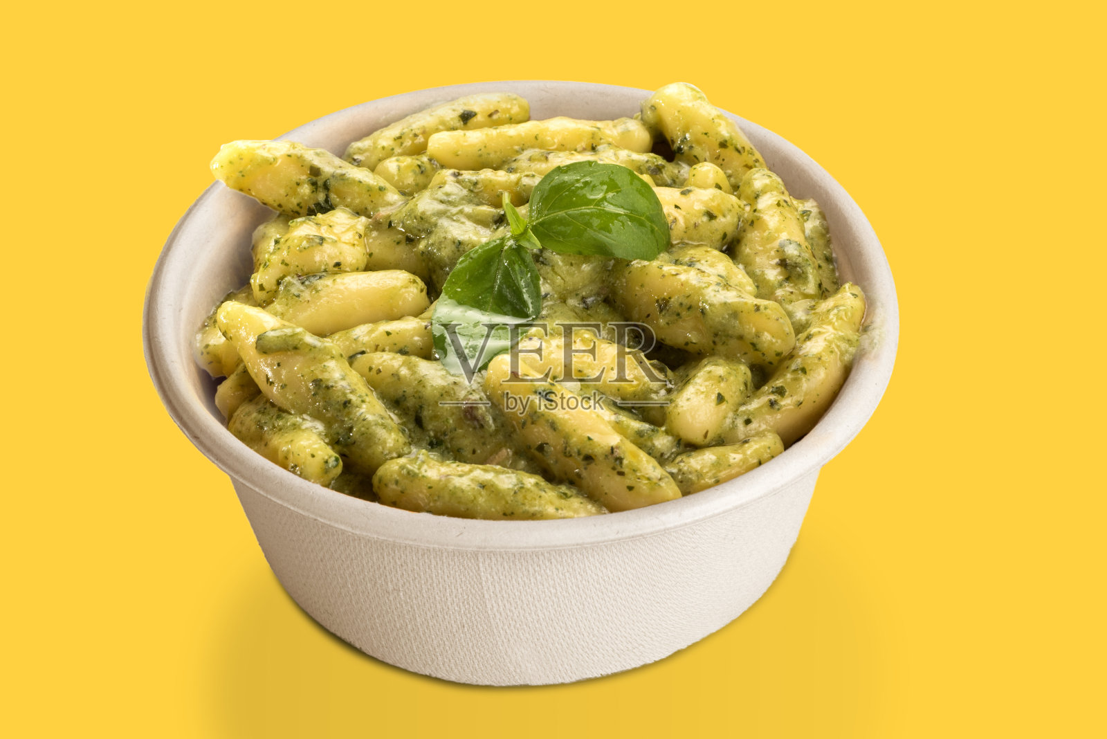 意大利汤圆配热那亚香蒜酱照片摄影图片