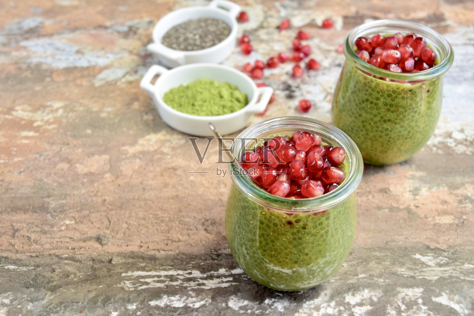 抹茶绿茶石榴籽布丁照片摄影图片