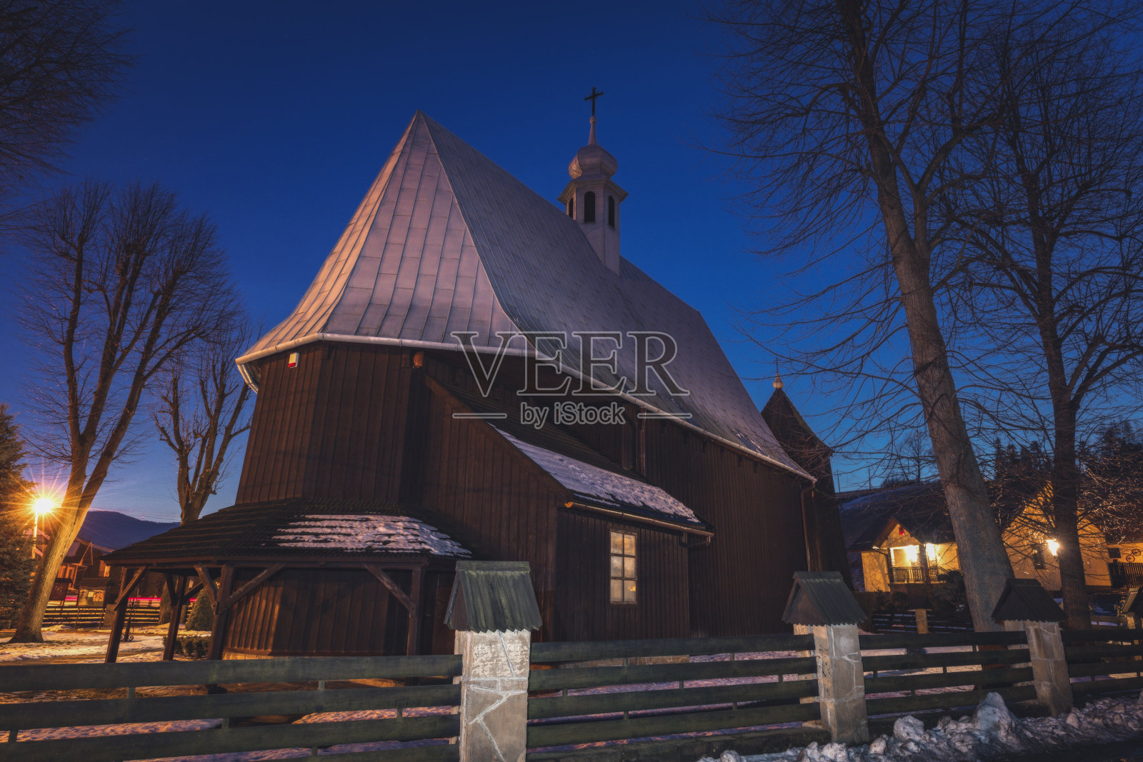 莫什岑尼卡尼兹纳的木制教堂照片摄影图片