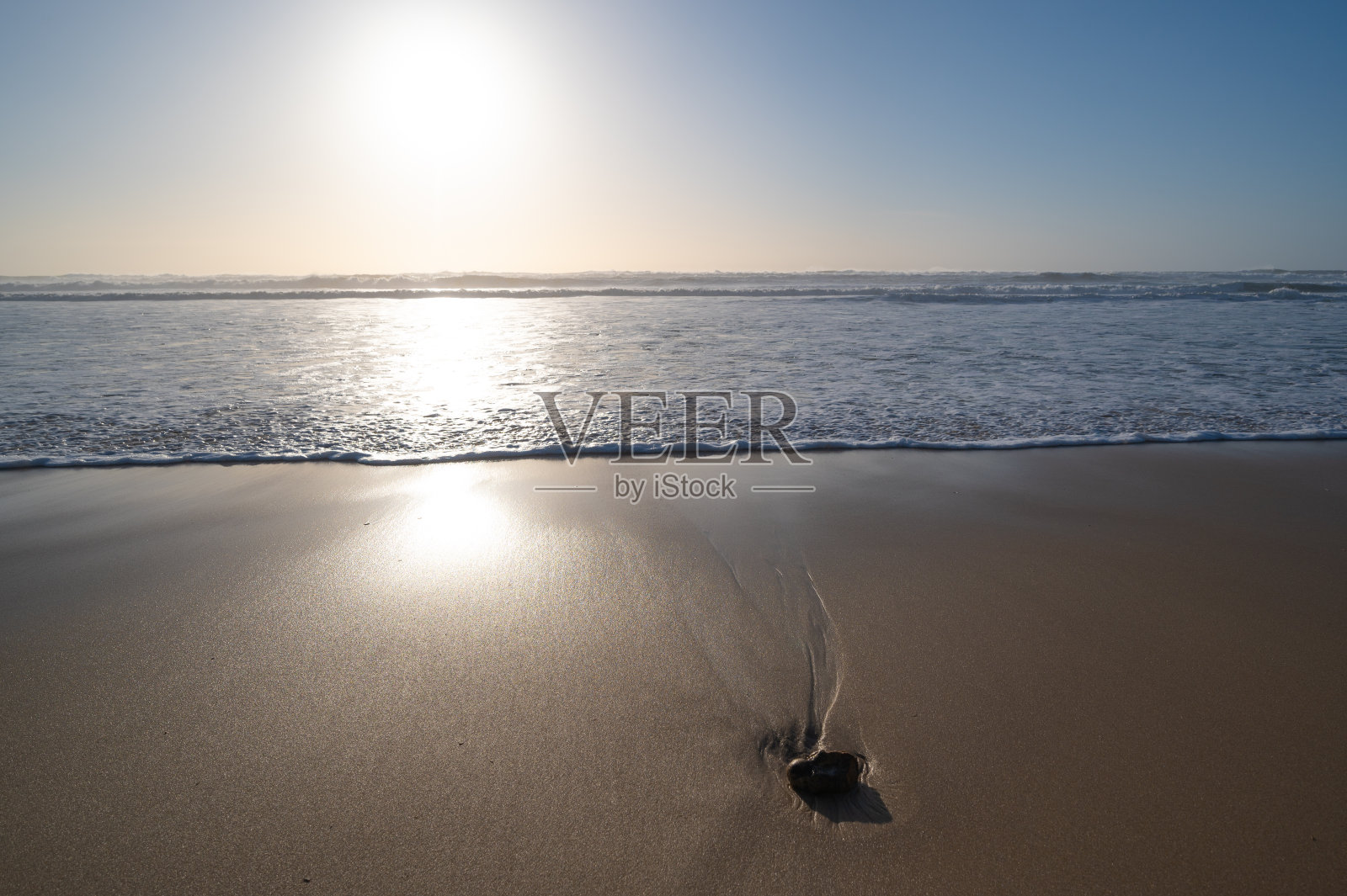 大西洋海岸，卡坎海滩，法国大西洋海岸的小游泳站，靠近拉卡瑙和波尔多照片摄影图片