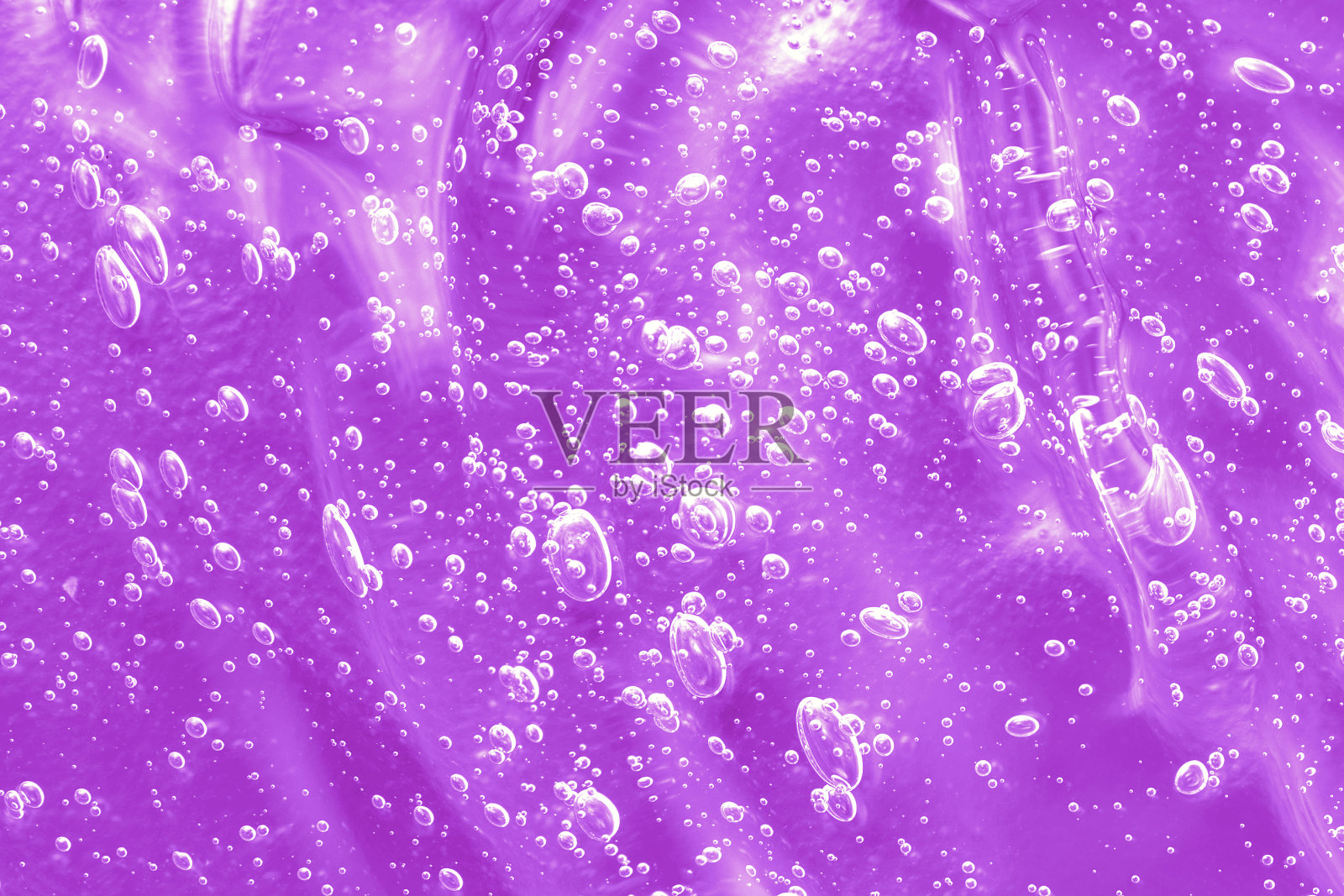 凝胶质浆状血清，含胶原蛋白和视黄醇、神经酰胺、洁面乳样品。美容护肤。涂片涂抹消毒。带气泡的丁香消毒液样品。照片摄影图片