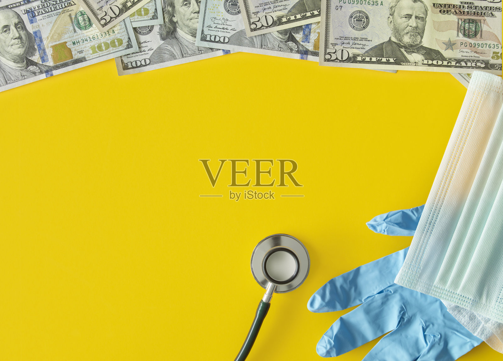 医疗设备和美元钞票照片摄影图片