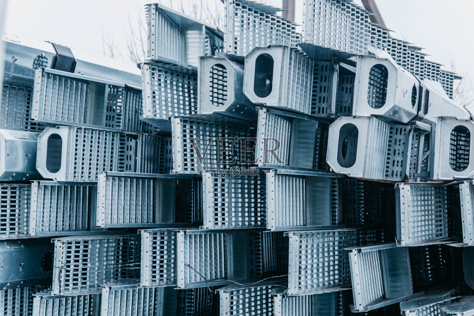 金属钢结构用于房屋框架结构的制作。照片摄影图片