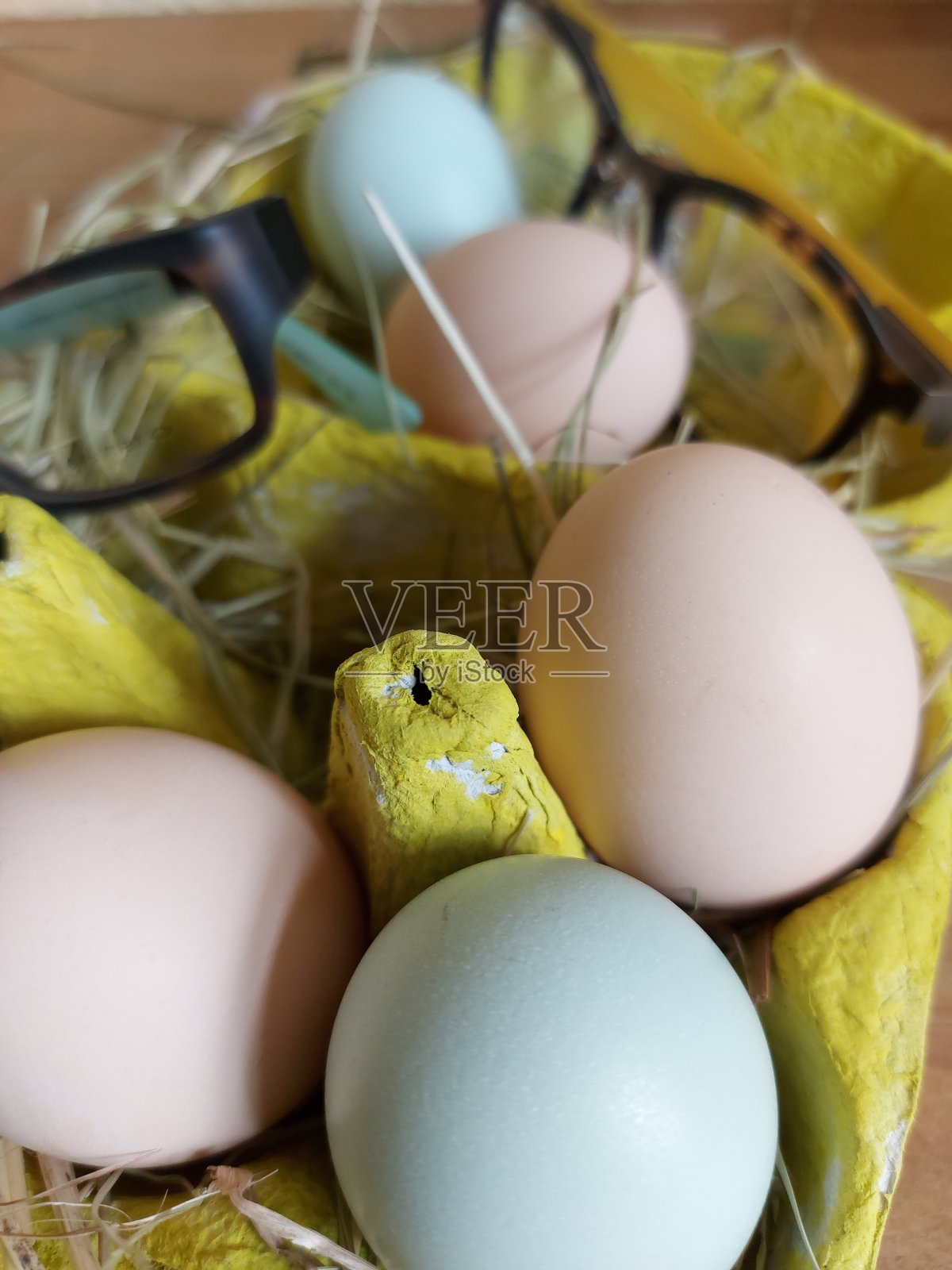 彩色有机鸡蛋，自由放养照片摄影图片