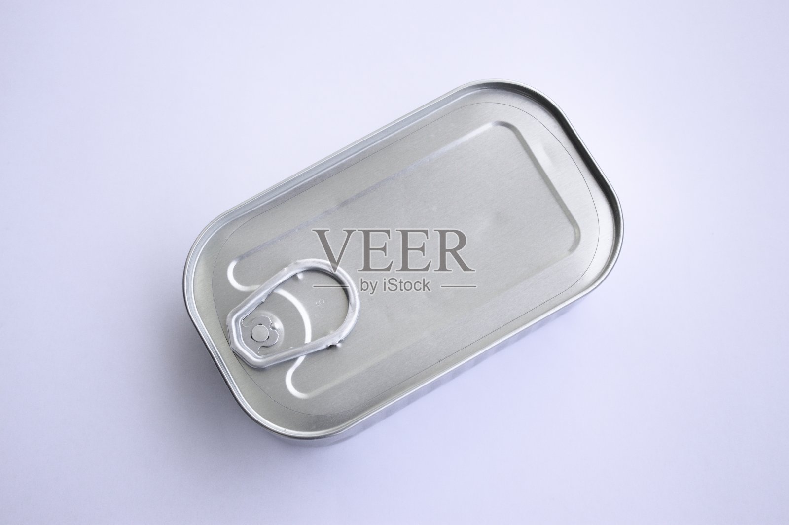 带罐头食品的密封罐头。照片摄影图片