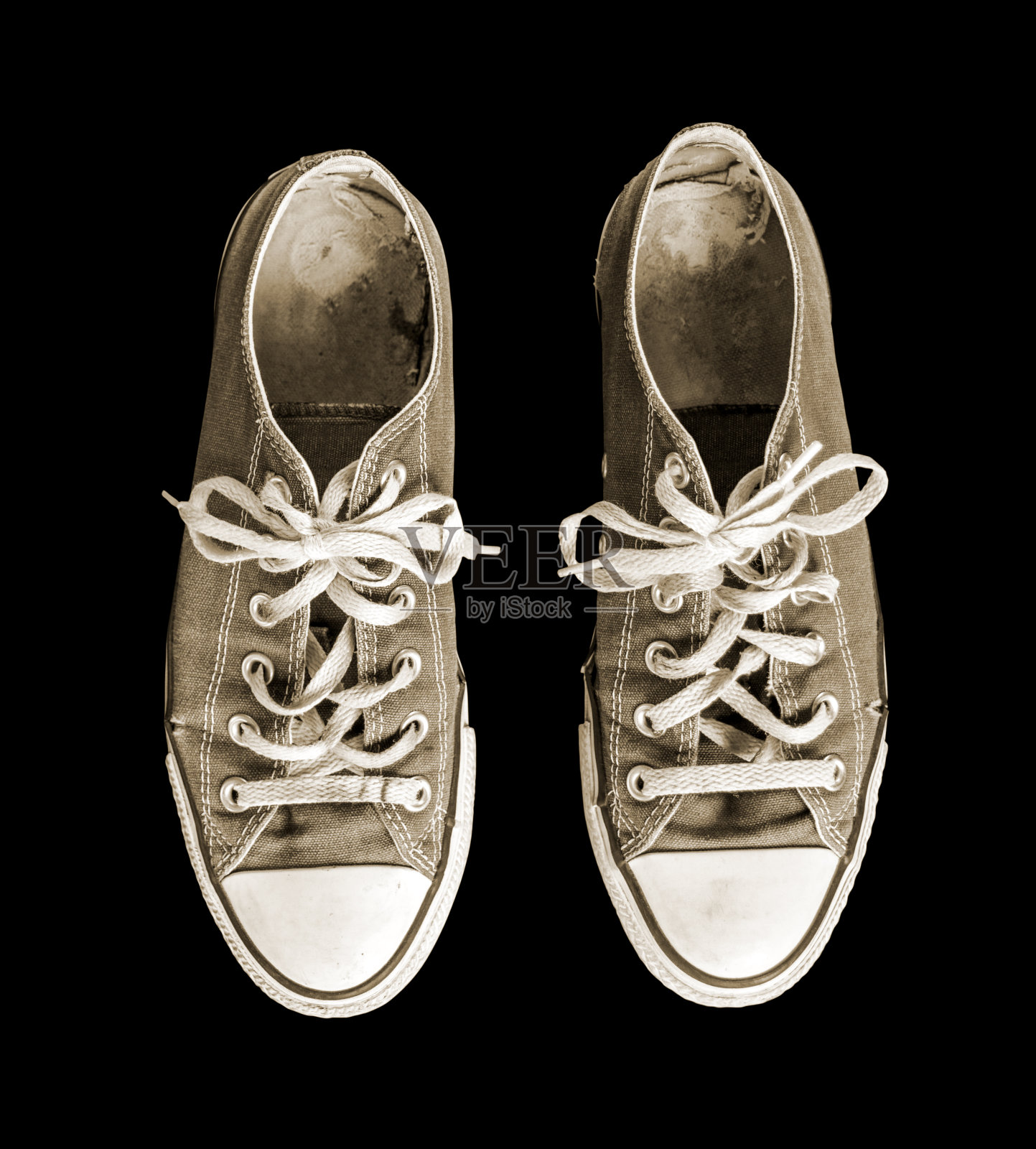 旧运动鞋孤立在白色背景照片摄影图片