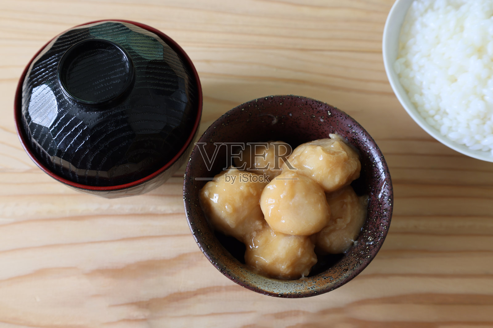 芋头加糖酱油煨照片摄影图片