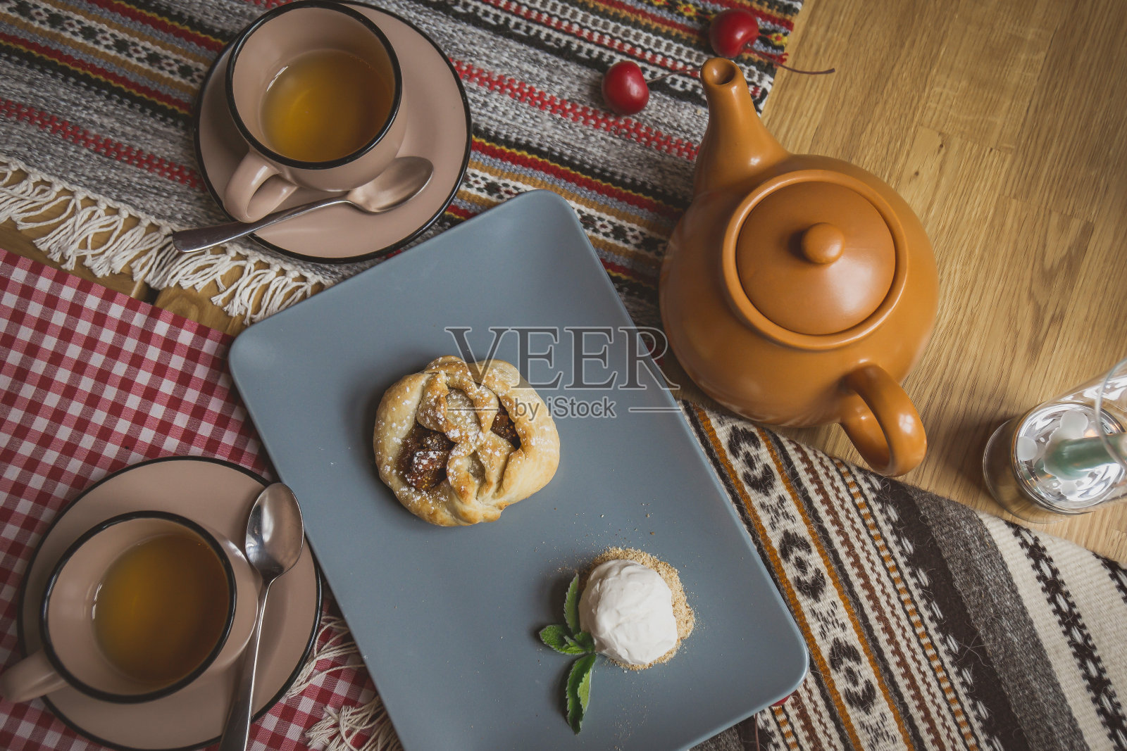 传统格鲁吉亚甜点和土耳其咖啡照片摄影图片