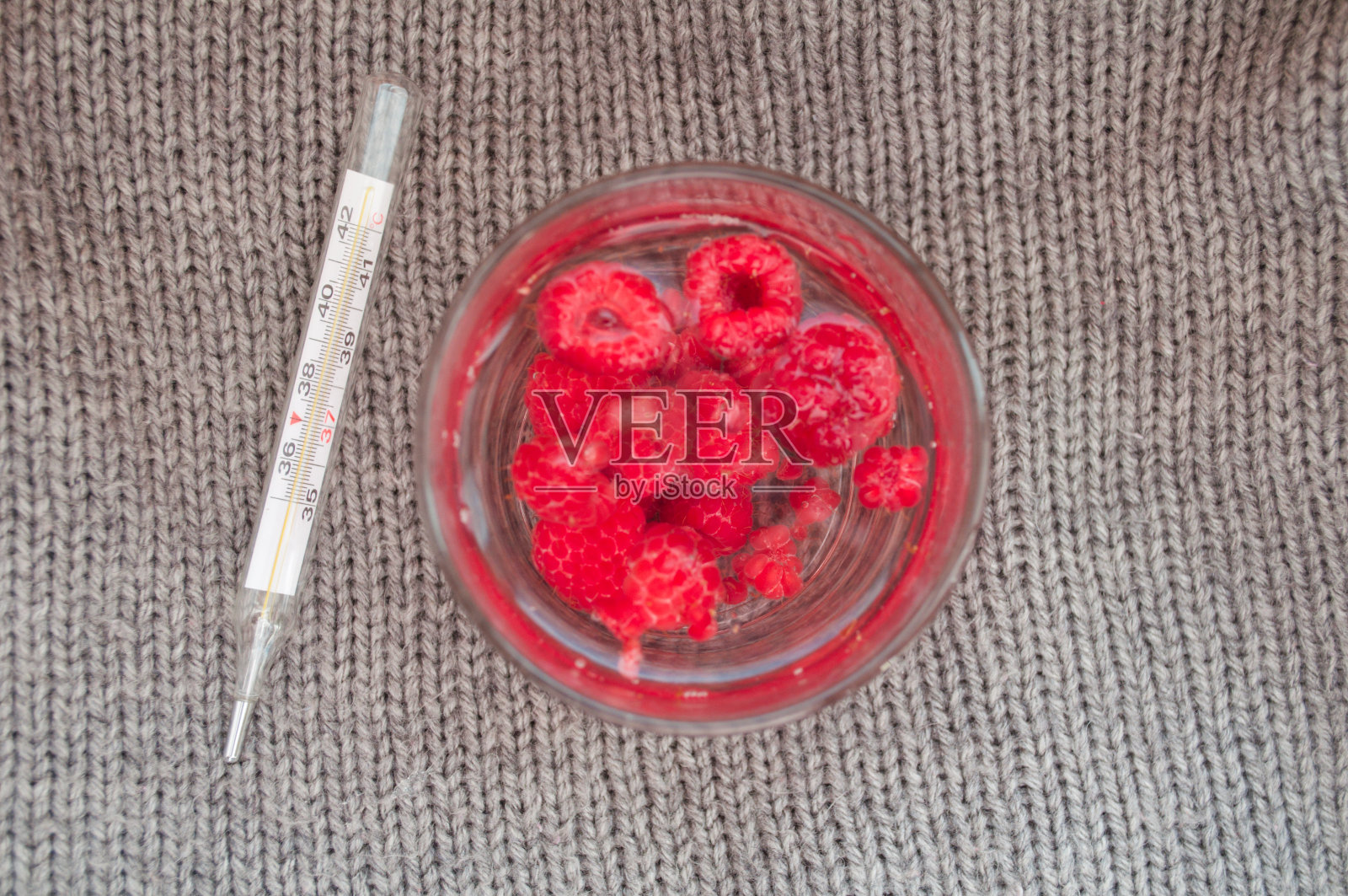 与食物一起降低温度。温度计照片摄影图片