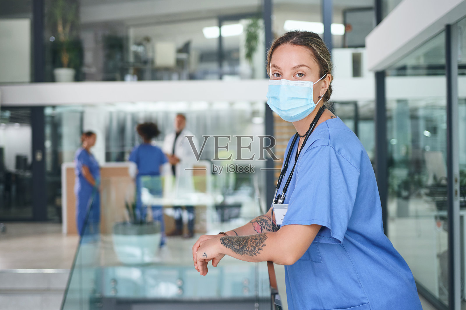 我随时待命照片摄影图片