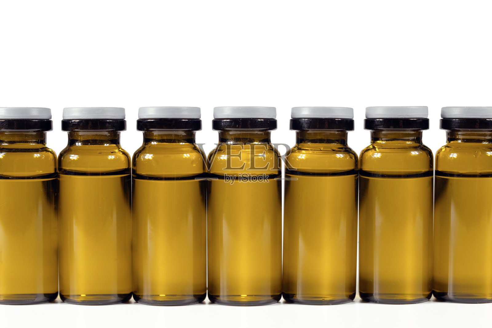 安瓿与药隔离上白，密闭。医疗保健理念照片摄影图片