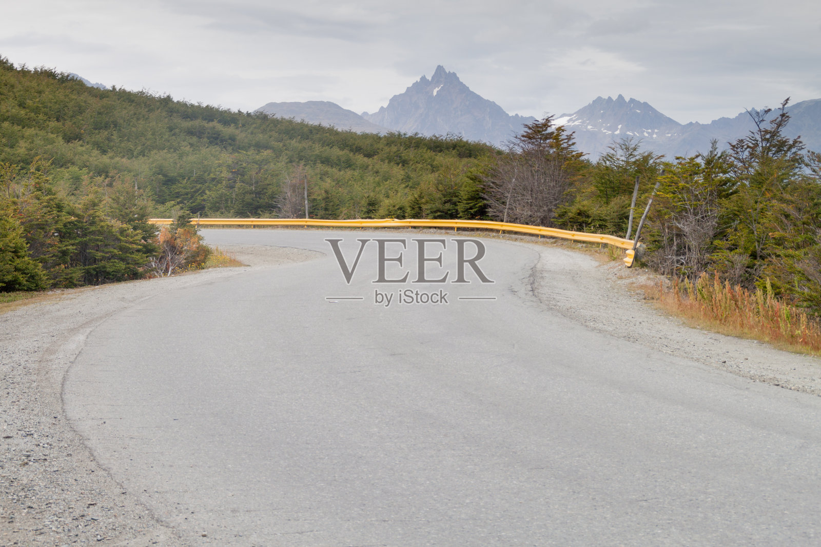 阿根廷火地岛乌斯怀亚附近公路照片摄影图片