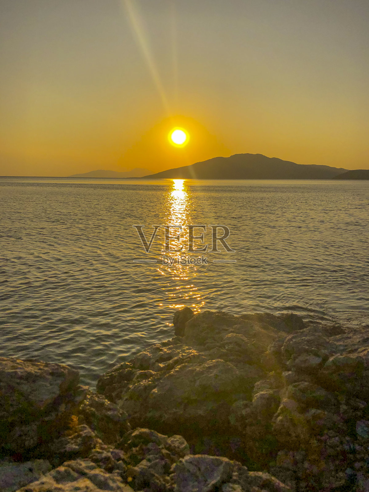 海面上的日落和日出照片摄影图片