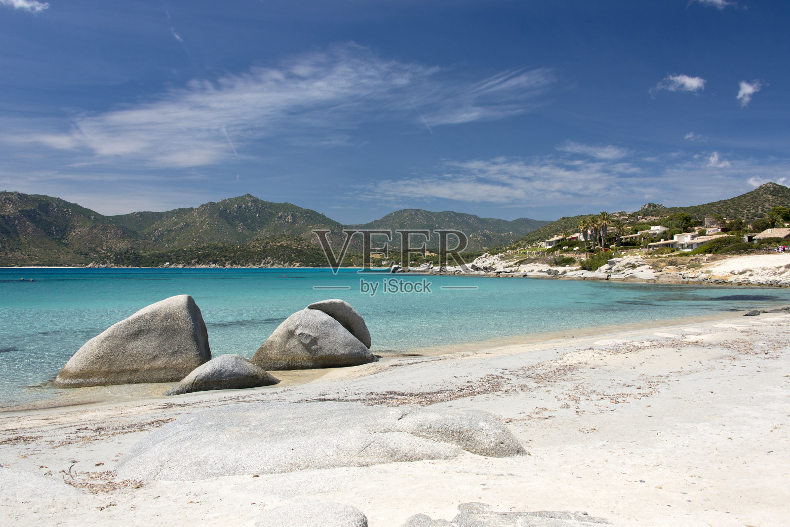 维拉西米乌斯里索海滩的白沙，清澈的海水照片摄影图片