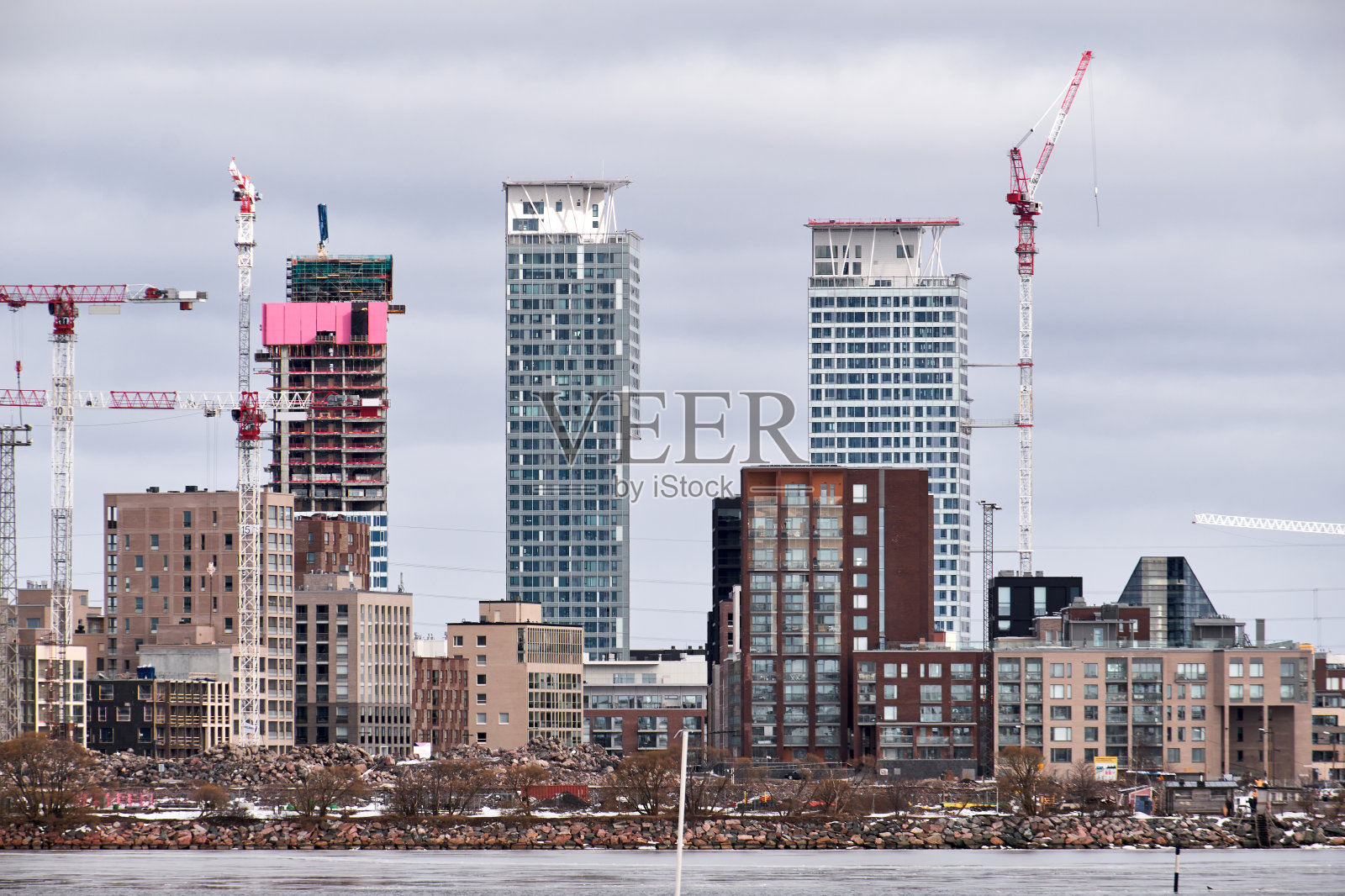 芬兰赫尔辛基的第一座摩天大楼。照片摄影图片
