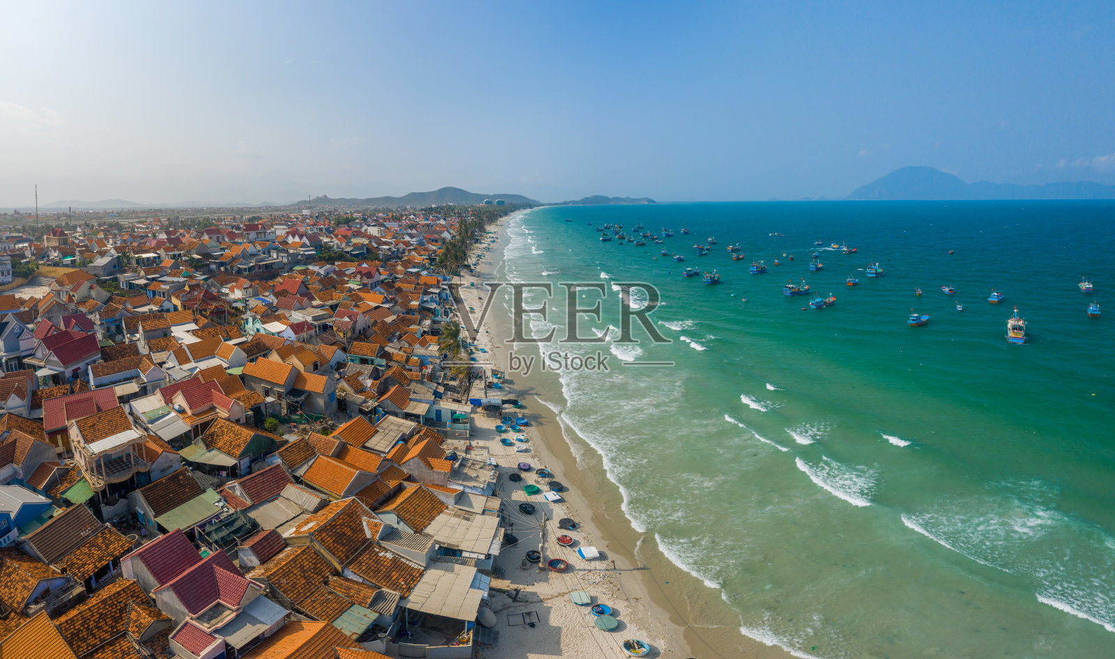 医生让海滩从上面照片摄影图片