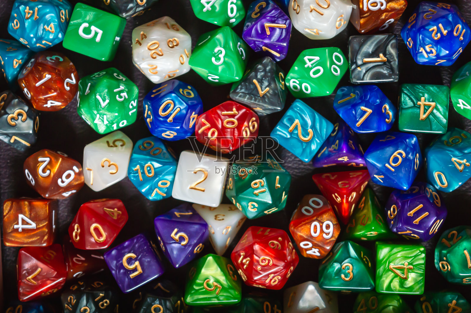 一堆骰子的俯视图照片摄影图片