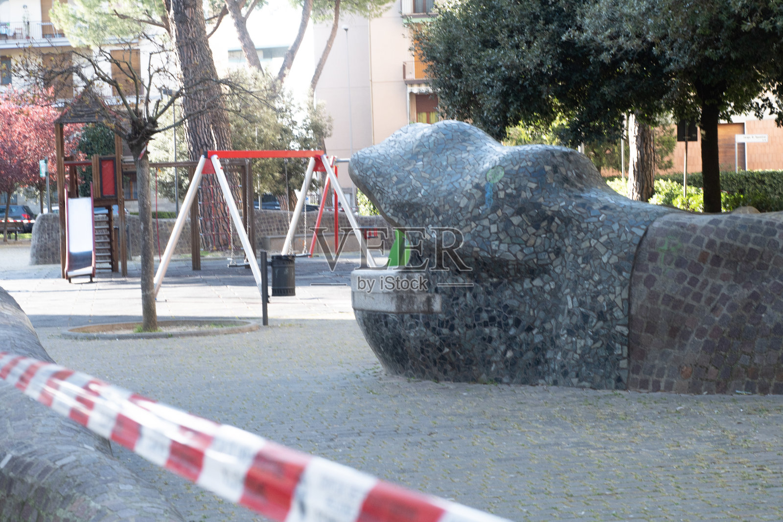 公园因冠状病毒大流行关闭照片摄影图片