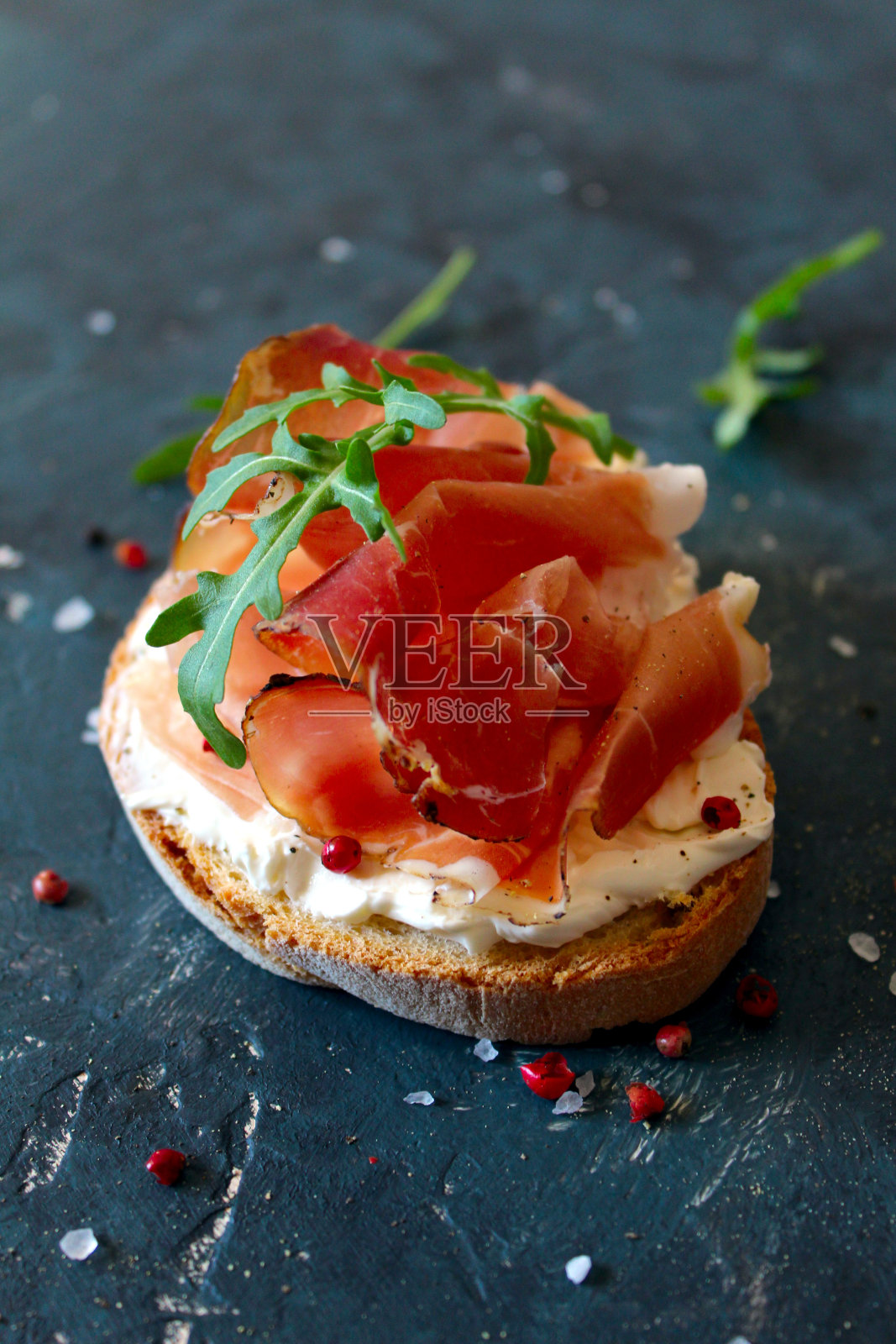 三明治加淡芝士和火腿。照片摄影图片