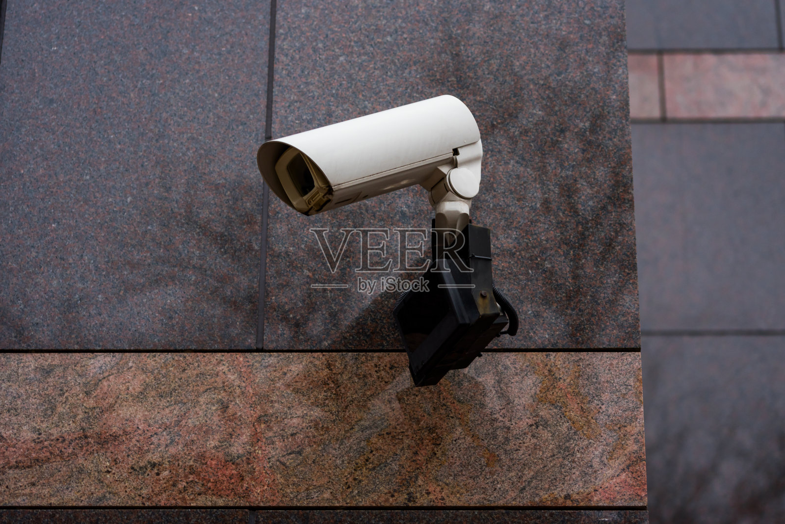 外面大楼墙上的监控录像，照片摄影图片