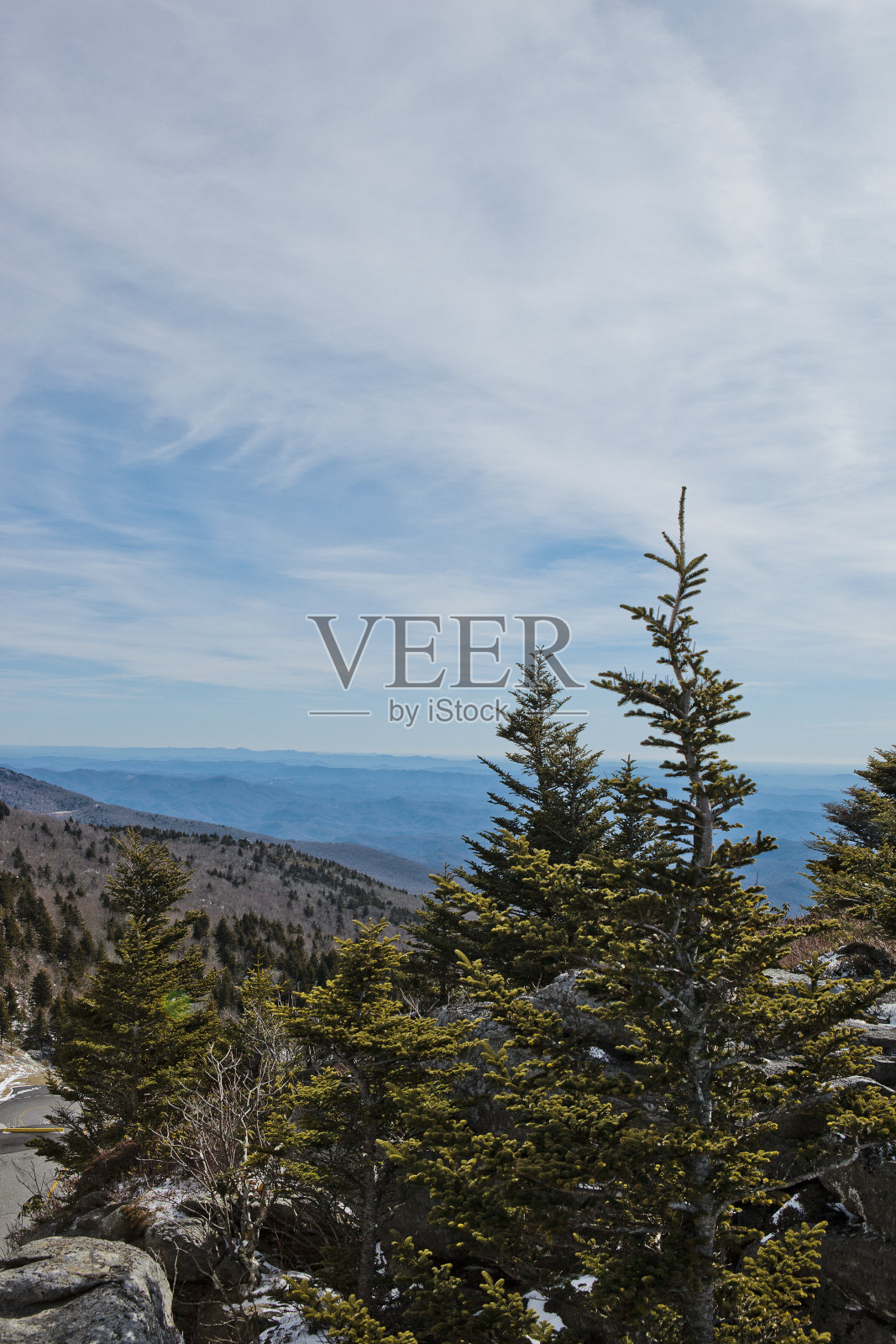 从祖父山的山顶看到的山照片摄影图片