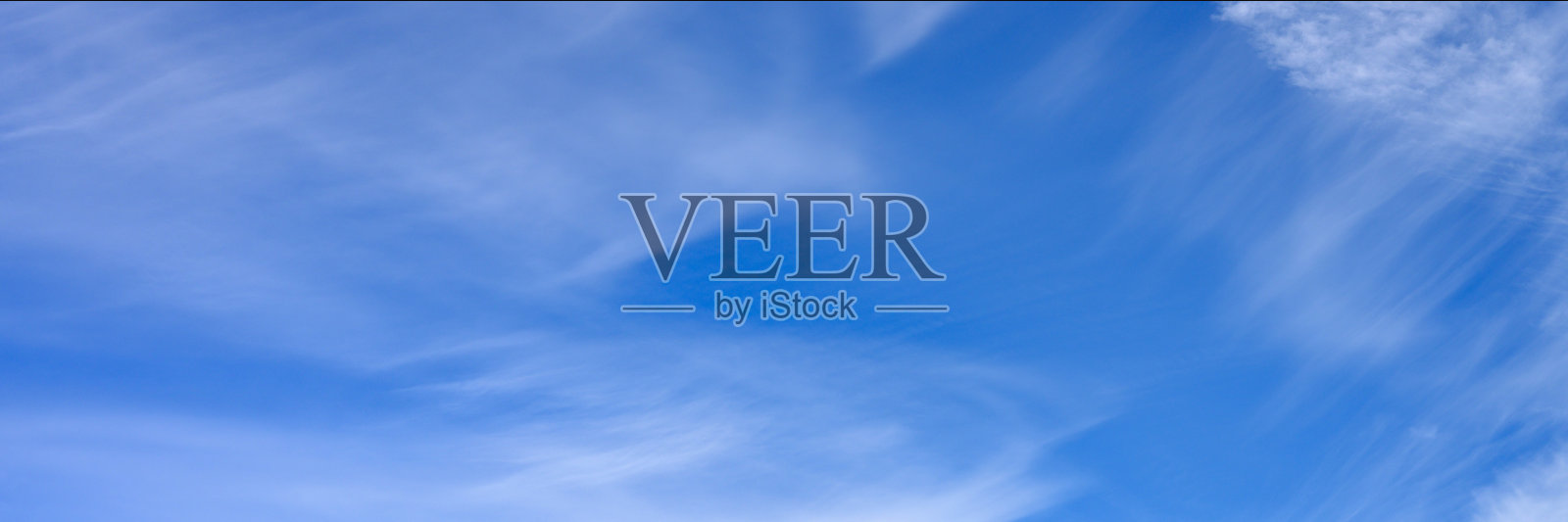 明亮的蓝天和云彩。横幅照片摄影图片