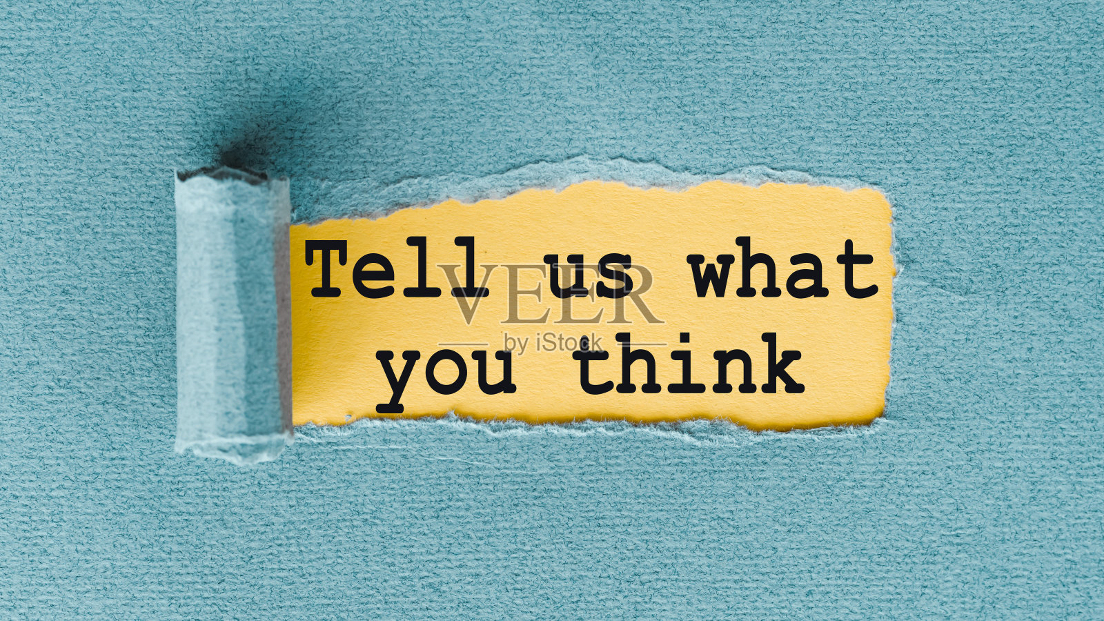 告诉我们你认为写在撕破的纸下的话。照片摄影图片