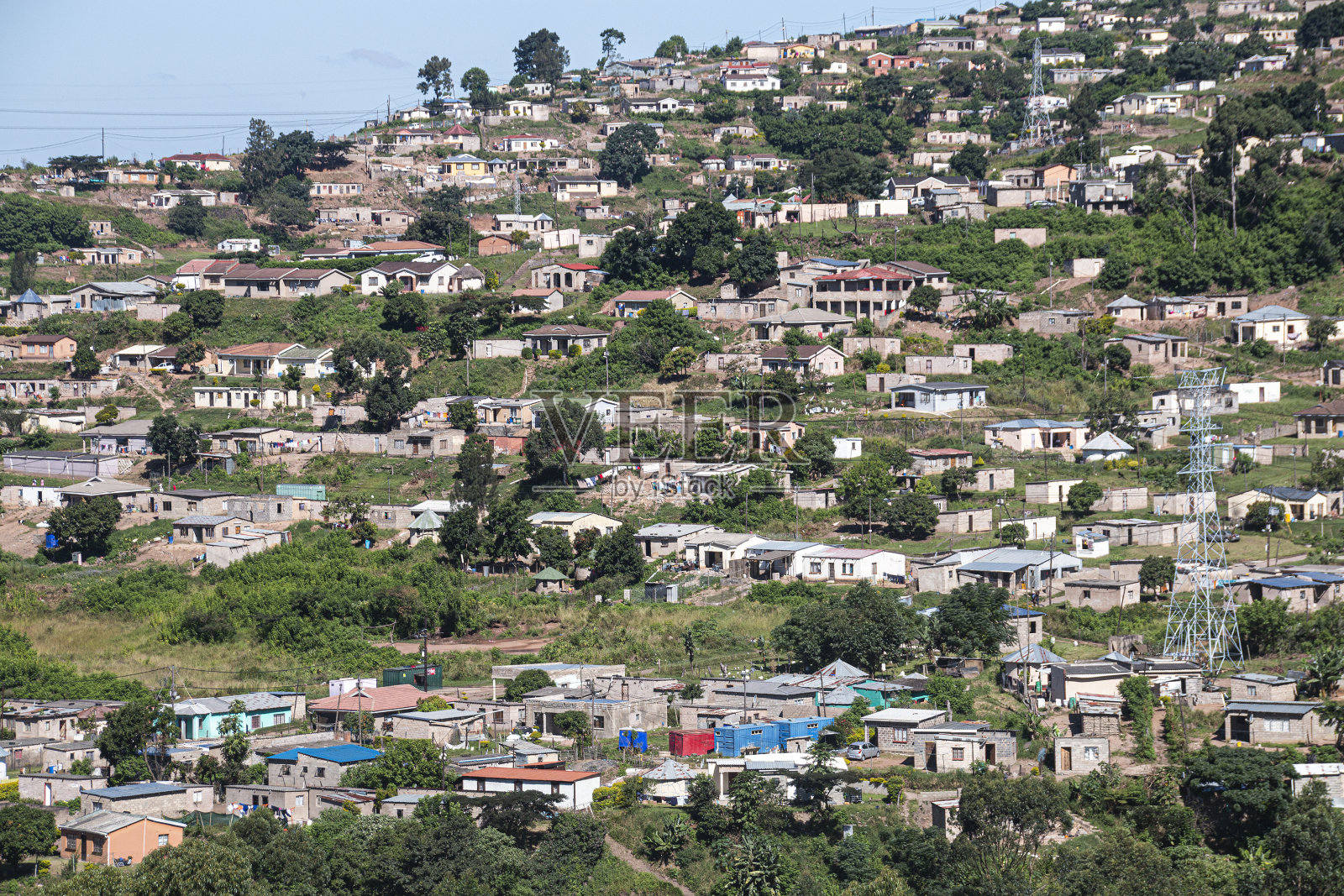 建在陡峭坡地上的低成本住房照片摄影图片