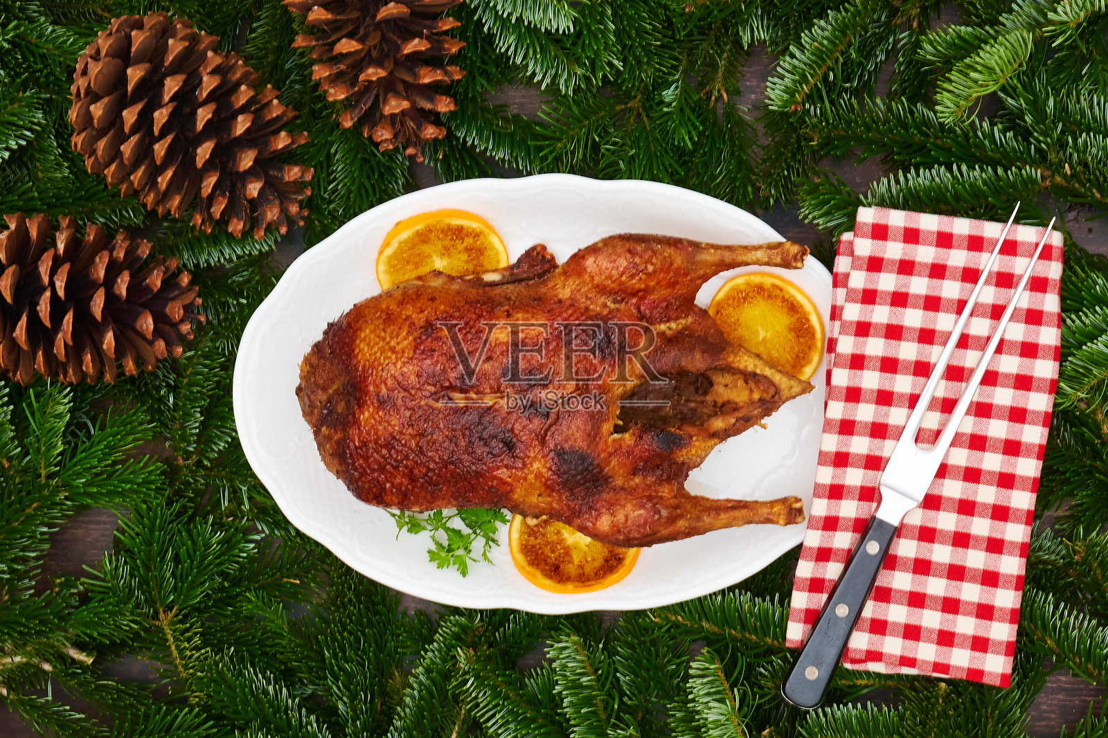 全鸭圣诞配菜照片摄影图片