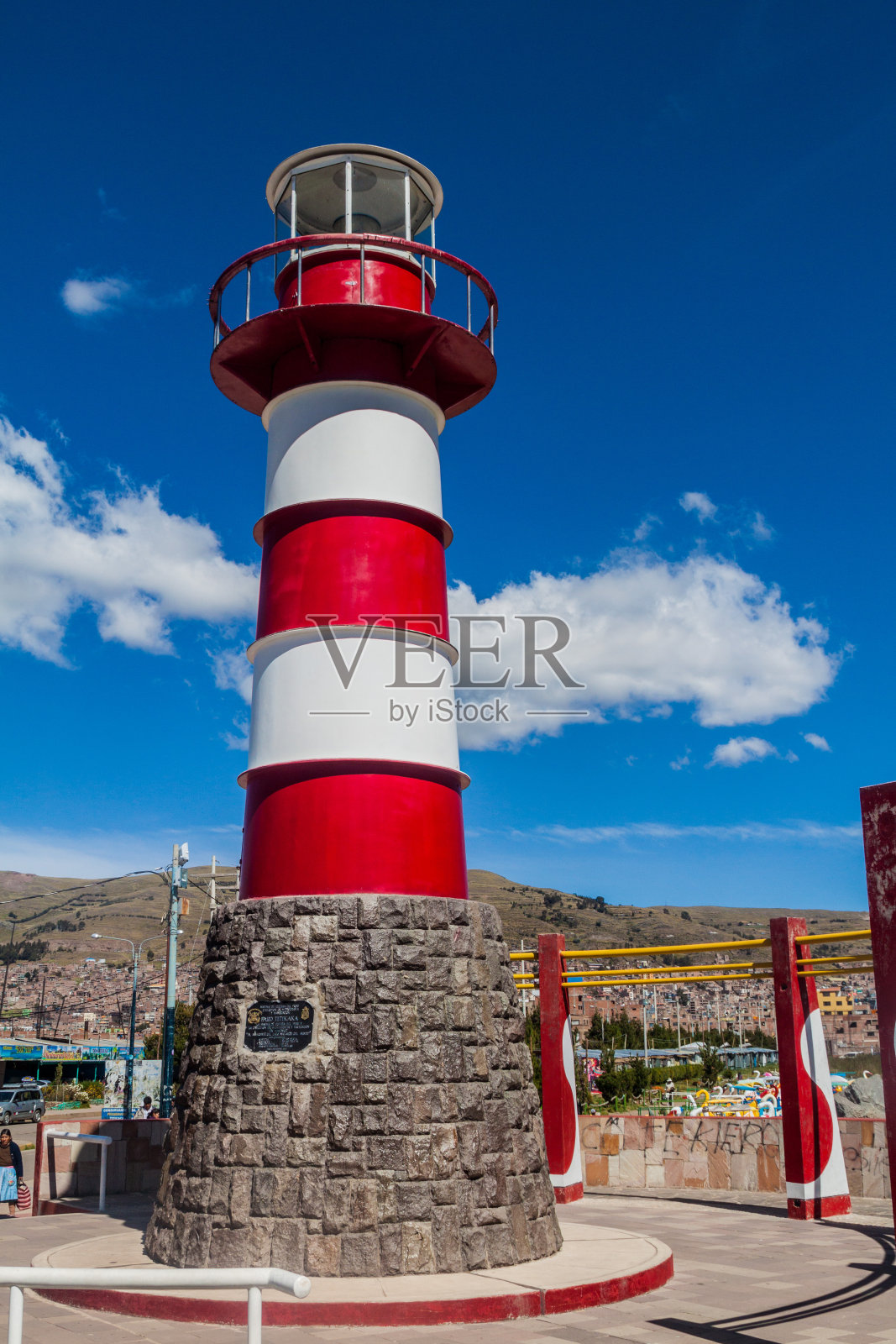 秘鲁普诺——2015年5月14日:秘鲁普诺港的灯塔照片摄影图片