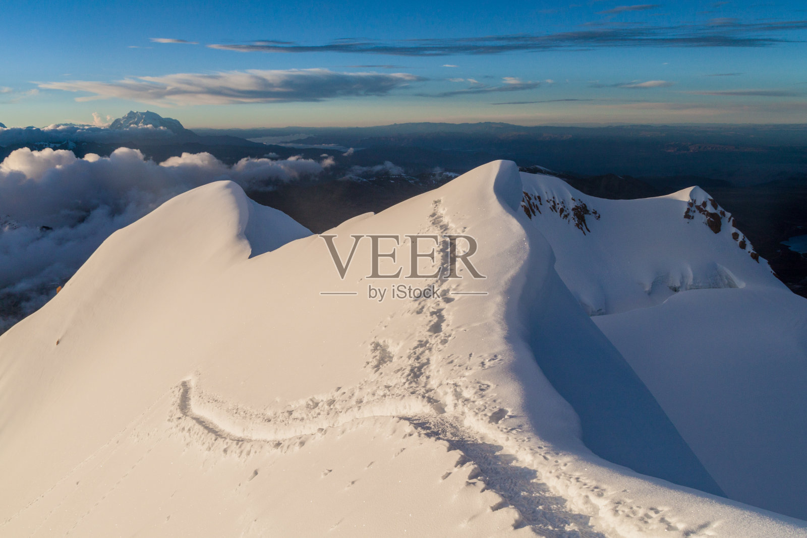 从怀纳波托西山顶俯瞰照片摄影图片