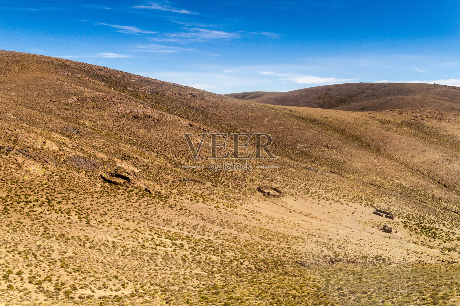 玻利维亚高原的光秃秃的风景照片摄影图片