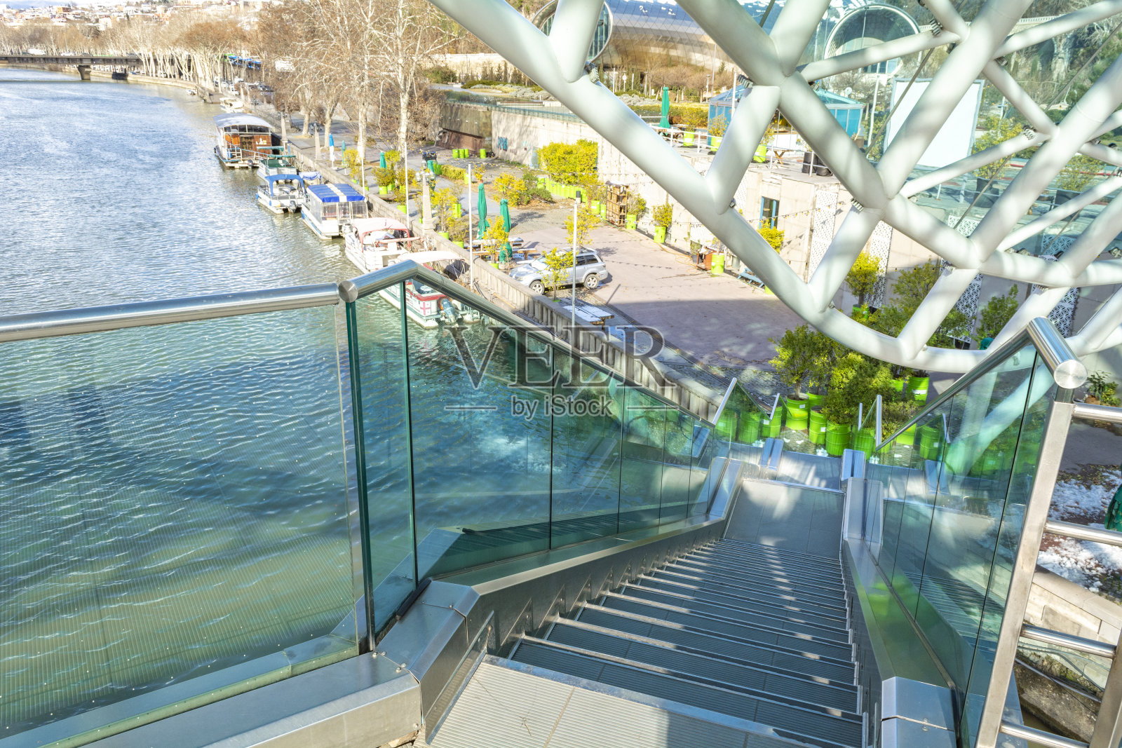 第比利斯,格鲁吉亚。和平的桥梁照片摄影图片