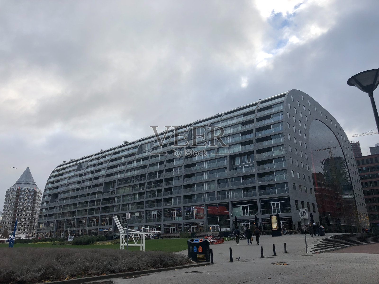 圆的现代建筑照片摄影图片