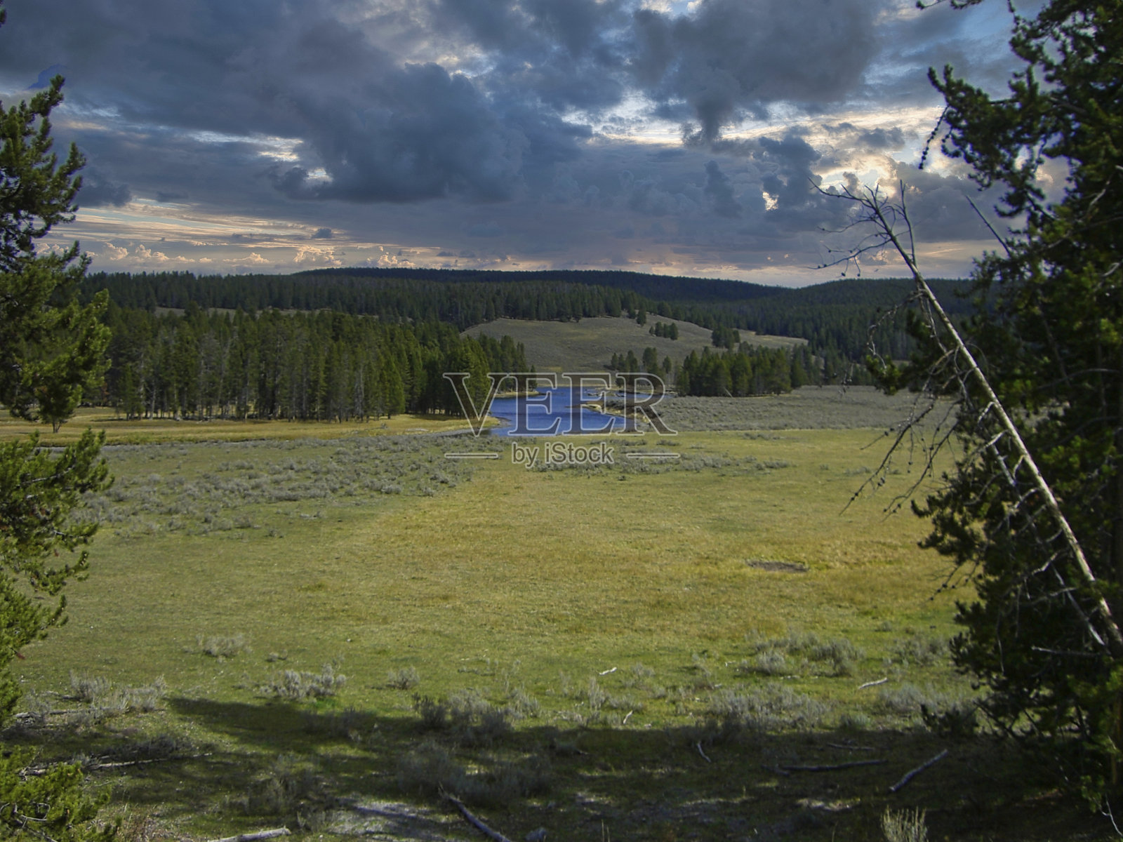 美丽的天空在风景之上照片摄影图片