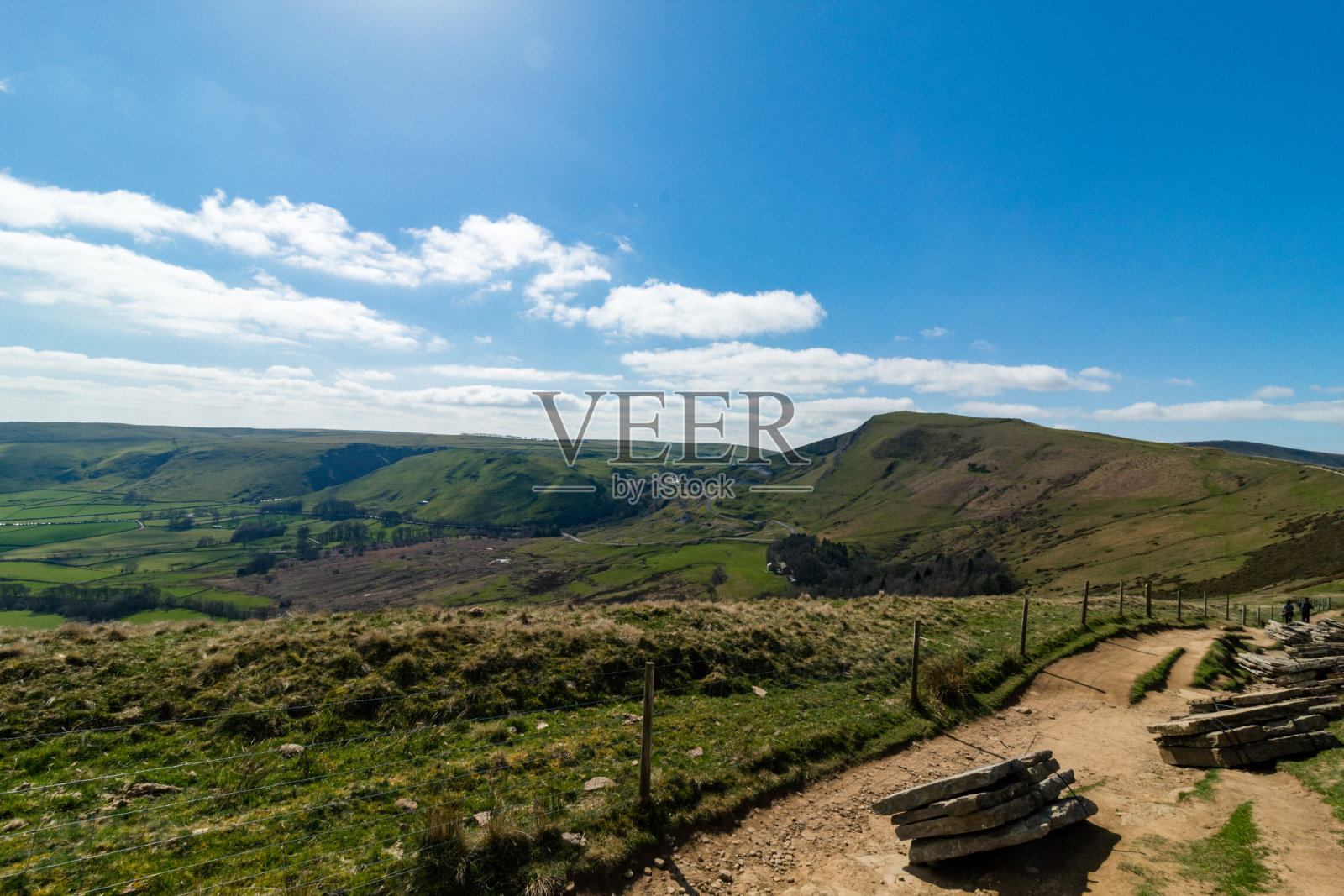沿着山顶地区的山脉旅行，从马姆托到洛斯希尔派克沃德片照片摄影图片
