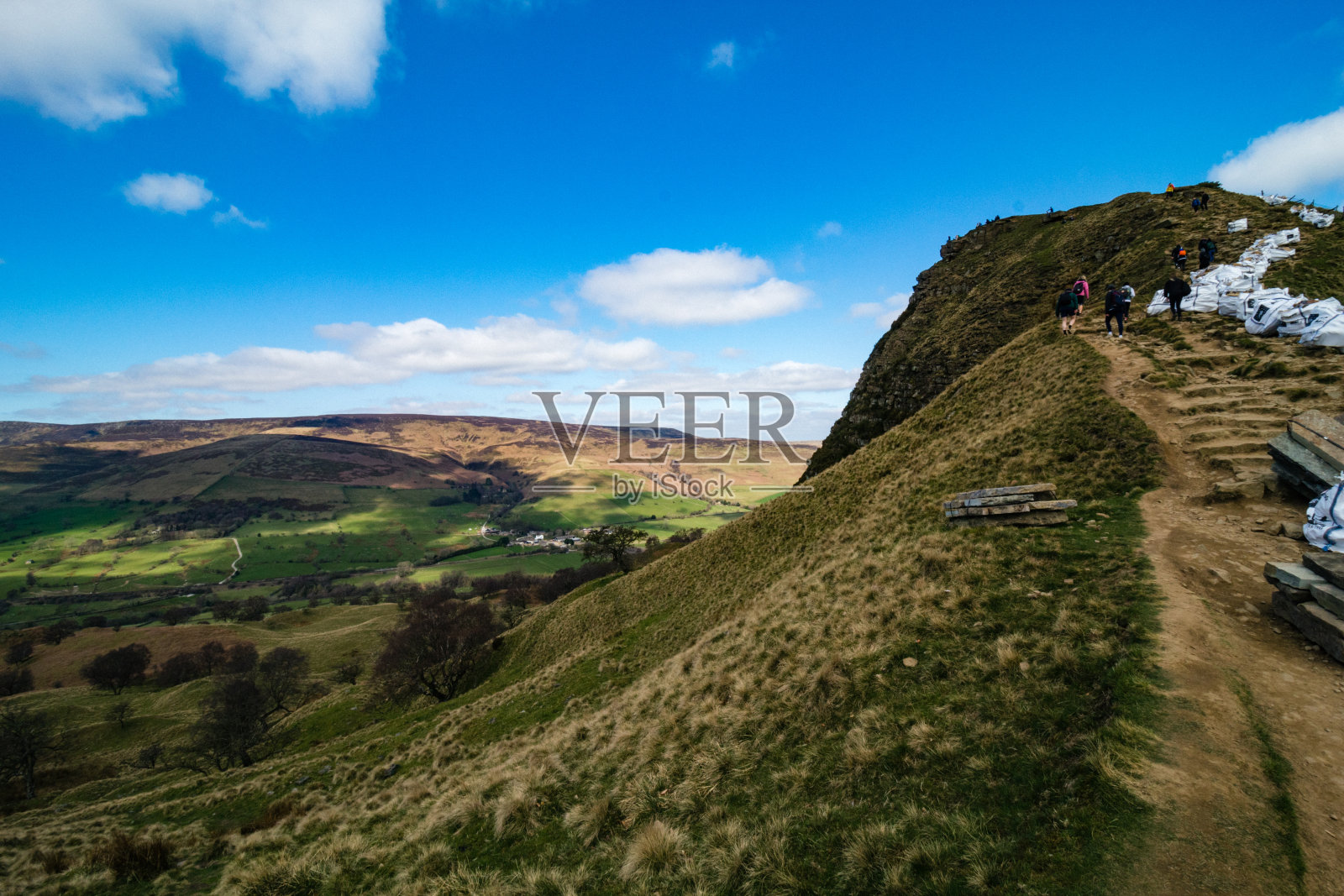沿着山顶地区的山脉旅行，从马姆托到洛斯希尔派克沃德片照片摄影图片