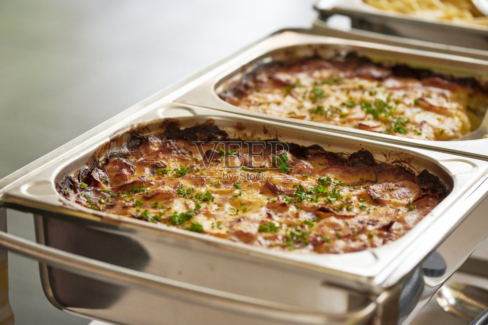 餐饮自助餐为宴会准备了小碟子照片摄影图片