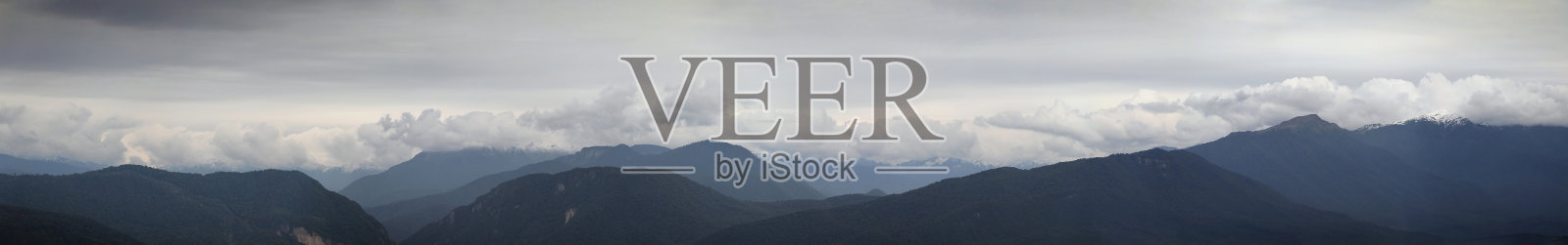 高加索山脉的山峰照片摄影图片