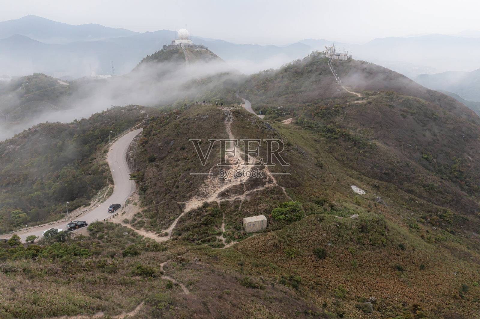 香港九龙山顶有雾的早晨照片摄影图片