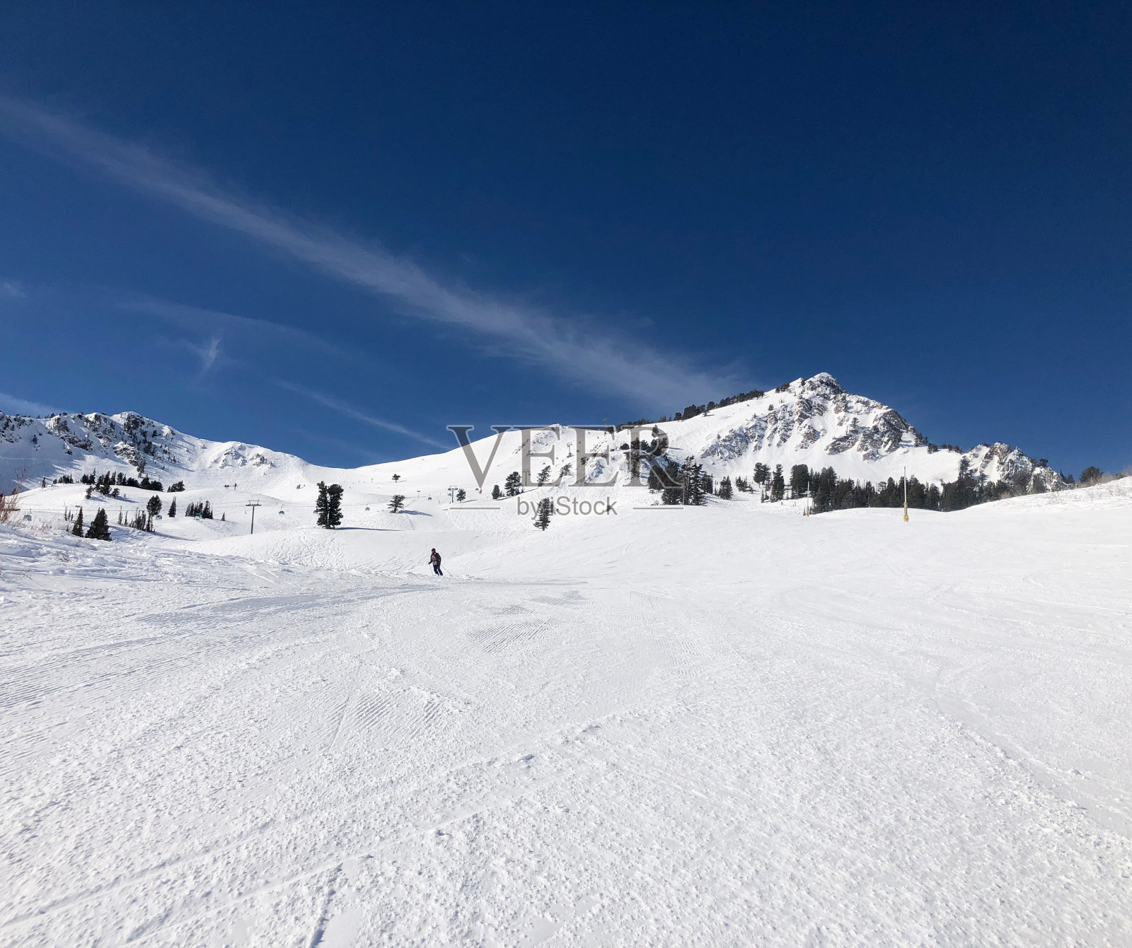 犹他州滑雪场孤独滑雪者照片摄影图片
