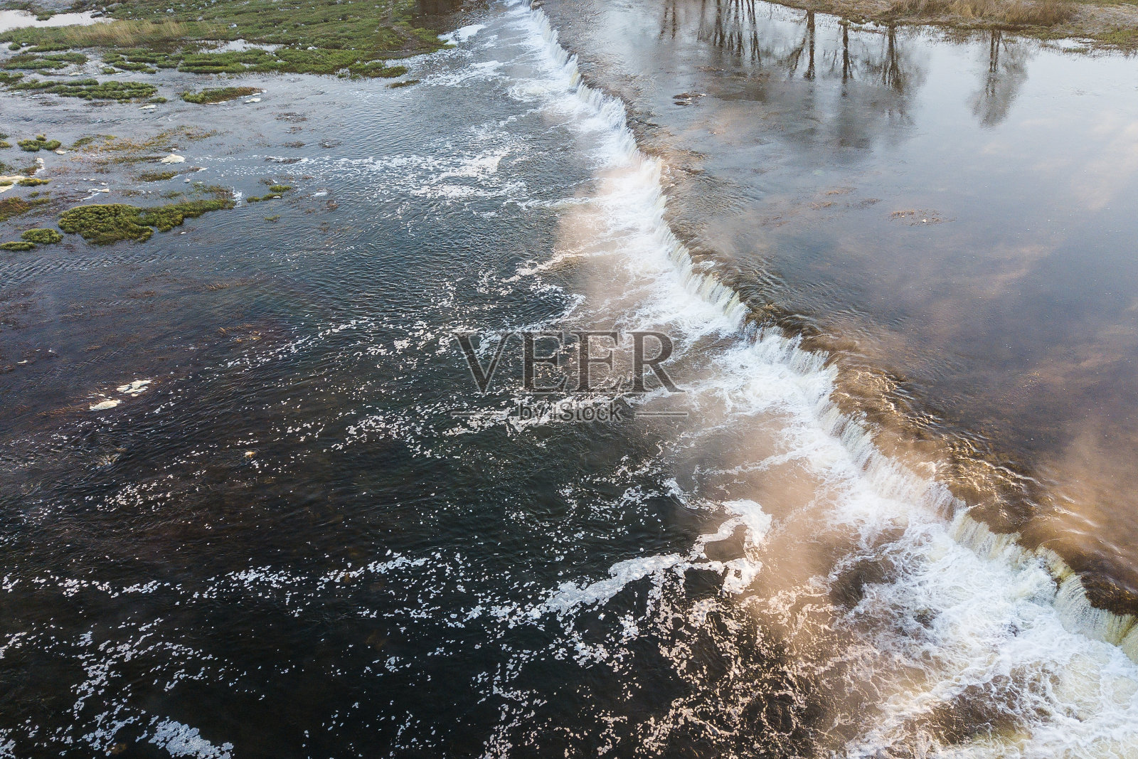 拉脱维亚库尔迪加的文塔瀑布。从上面了照片摄影图片