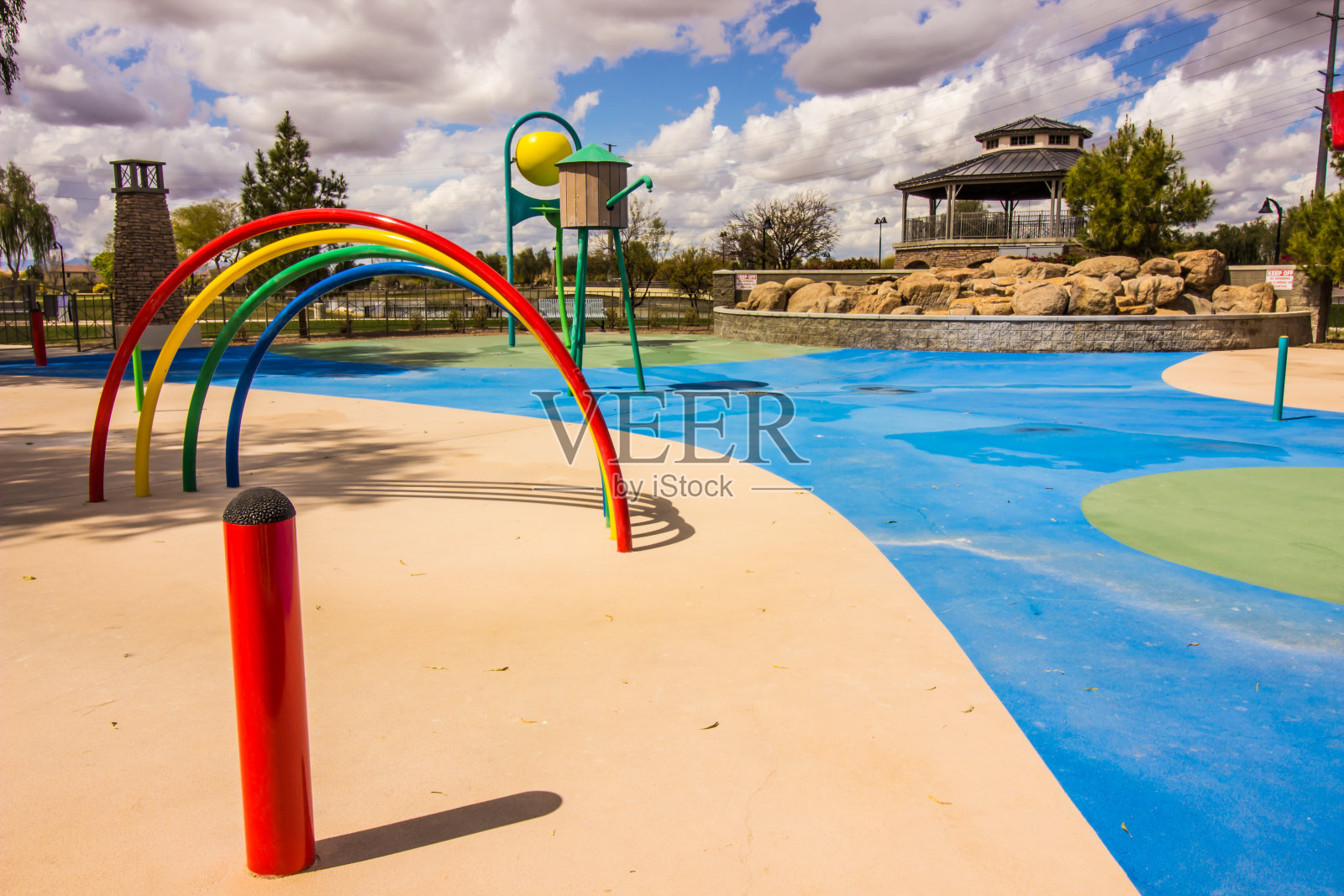 淡季儿童水冷公园照片摄影图片