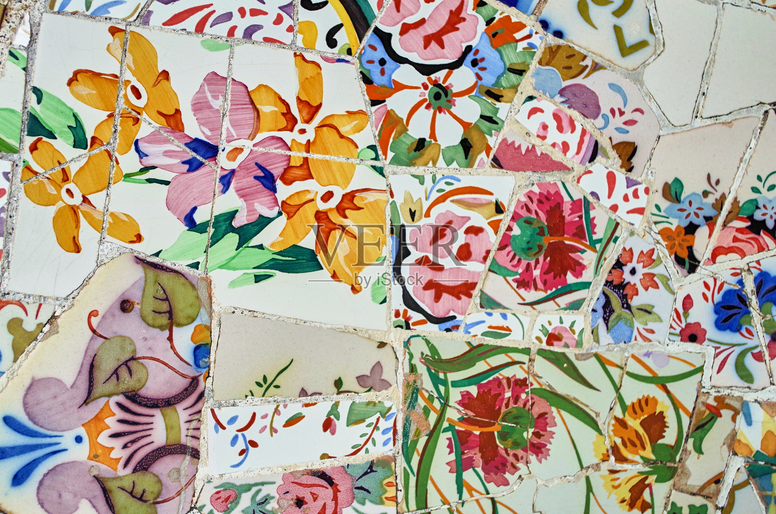 破碎的瓷砖马赛克。高迪,巴塞罗那照片摄影图片