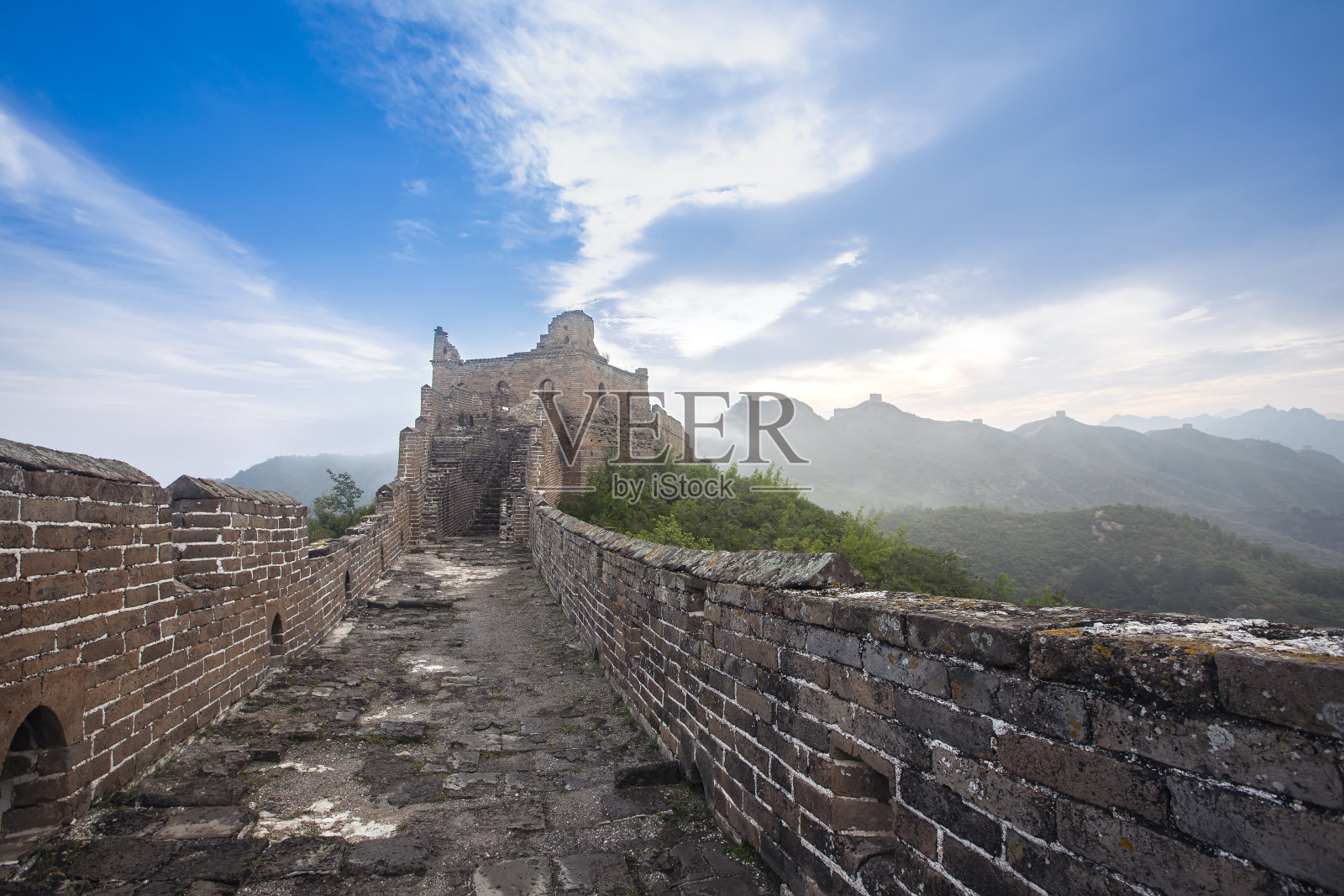 早上的长城和美丽的云彩照片摄影图片
