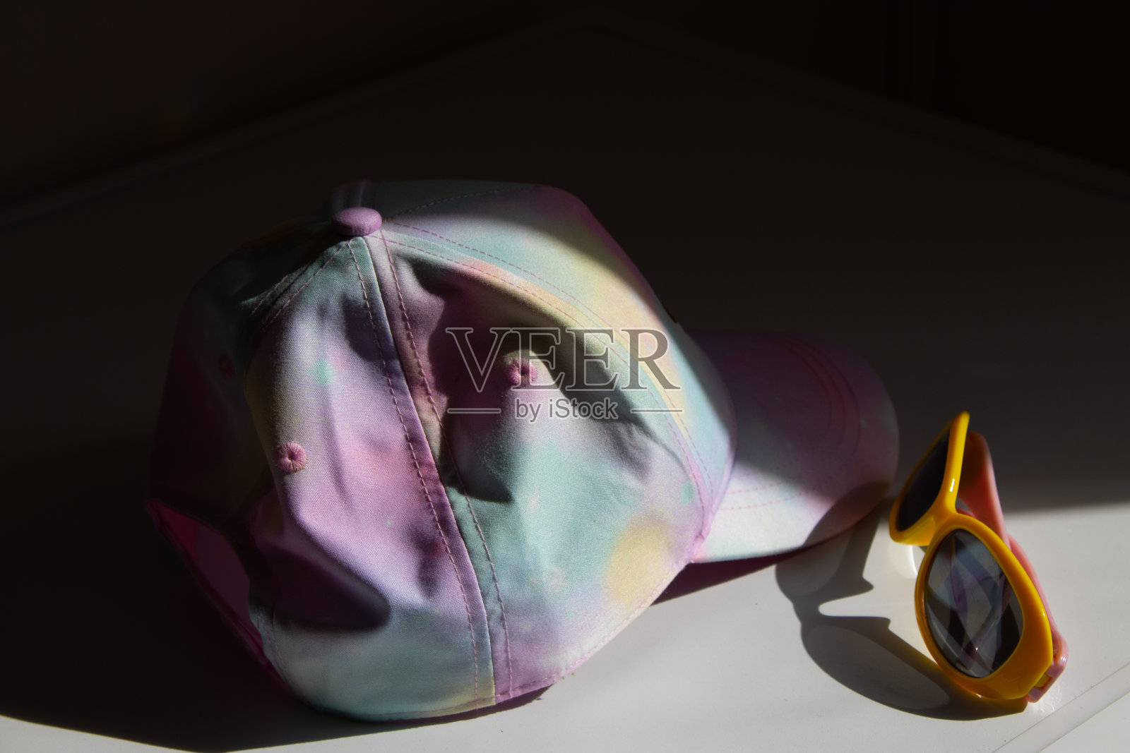 夏天即将来临。照片摄影图片